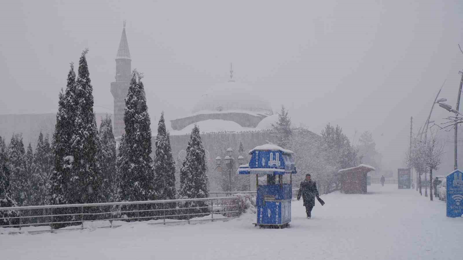 Erzurum beyaza büründü
