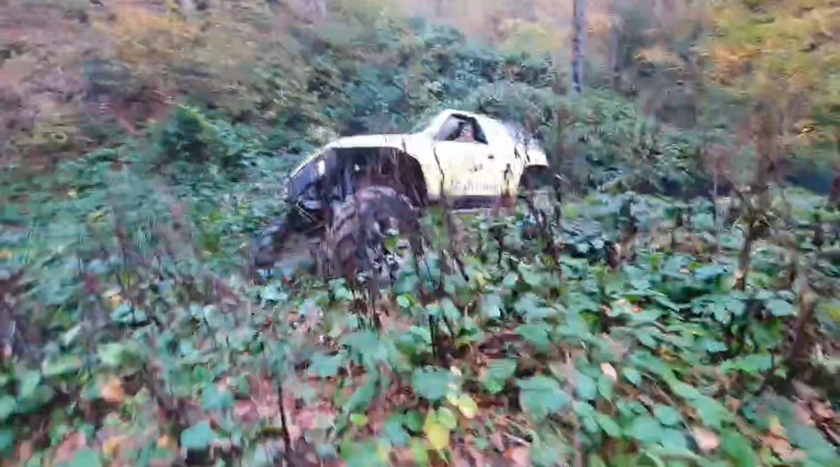 Off-Road tutkunlarından aksiyon dolu orman gezisi
