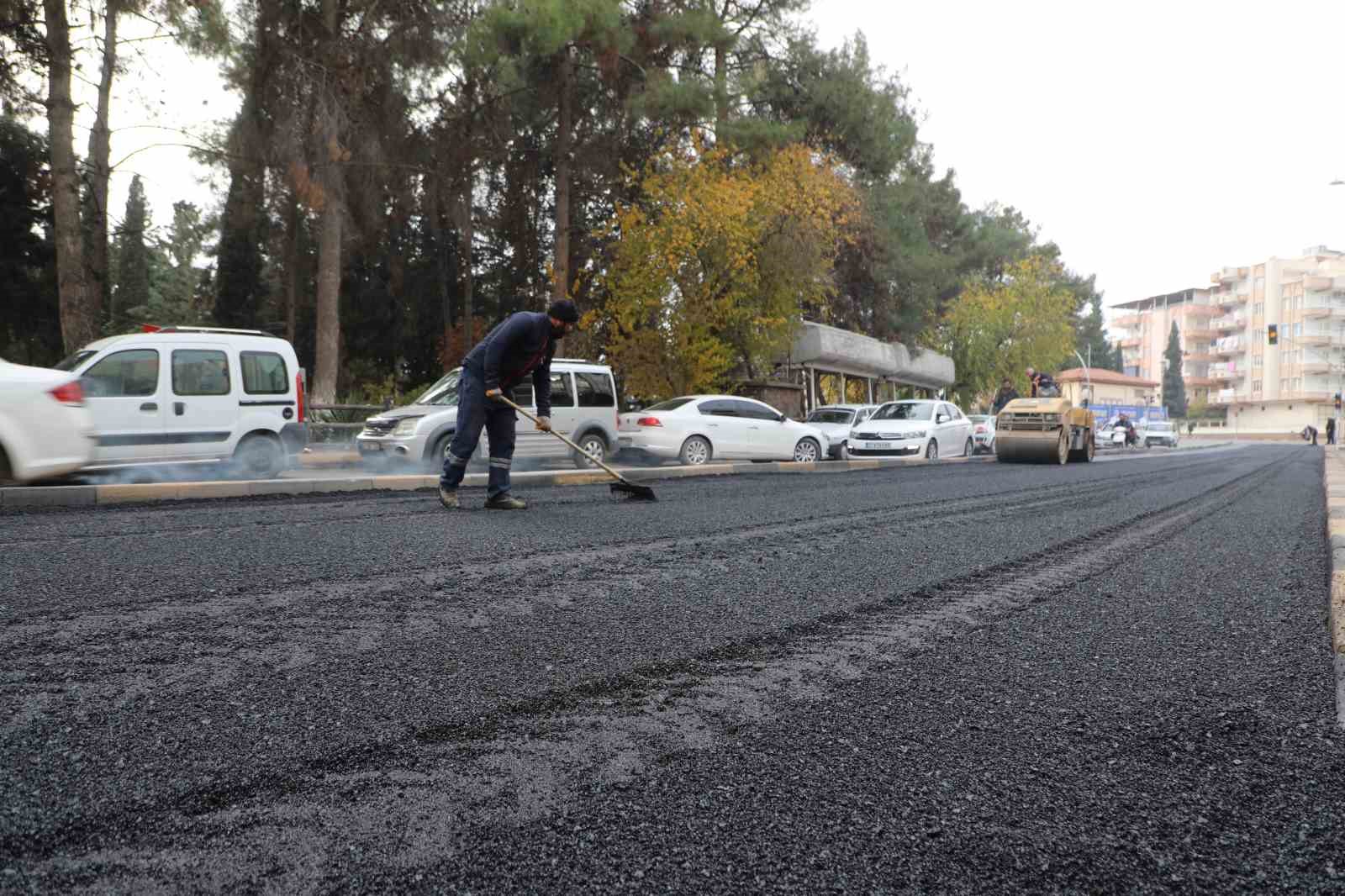 Nizip Belediyesi ekipleri yol yapımına devam ediyor
