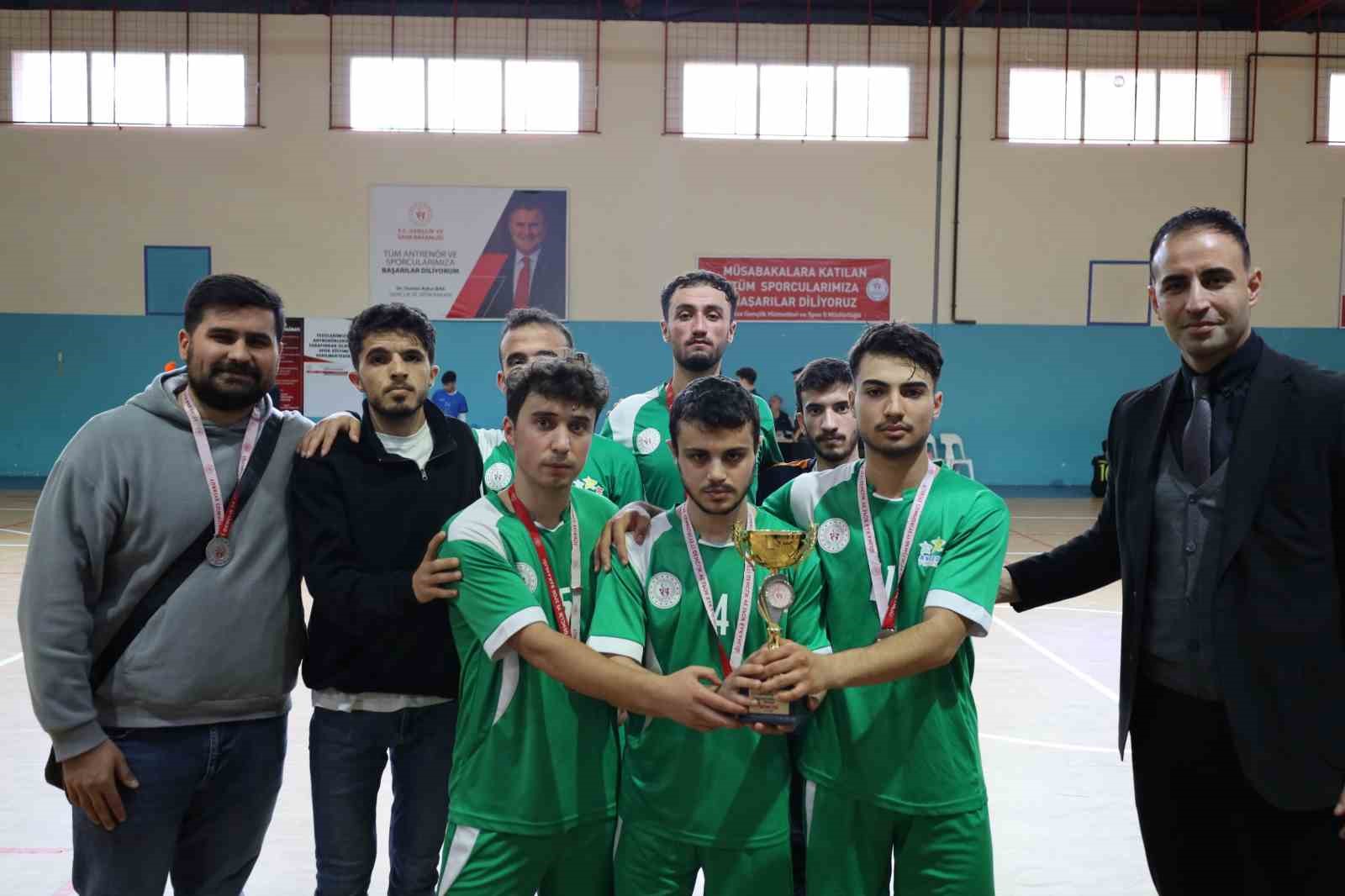 Yurt Lig voleybol ve futsal erkekler müsabakaları Manisa’da tamamlandı
