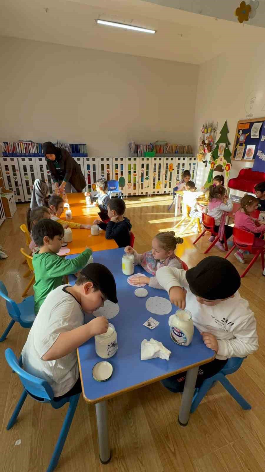 Yerli Haftası’nı okula getirdikleri ‘inekle’ kutladılar
