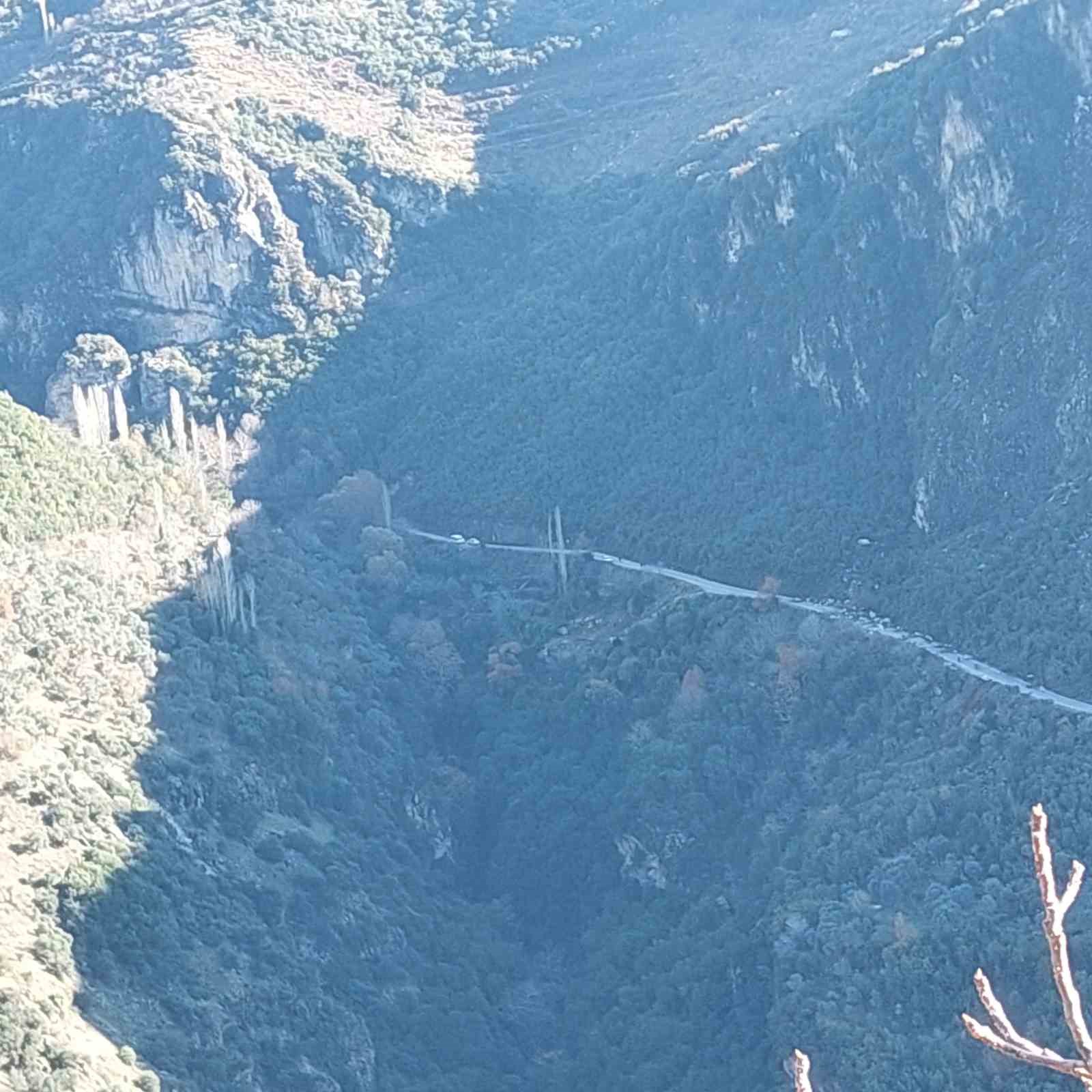 Köşk-Ödemiş yolunda heyelan
