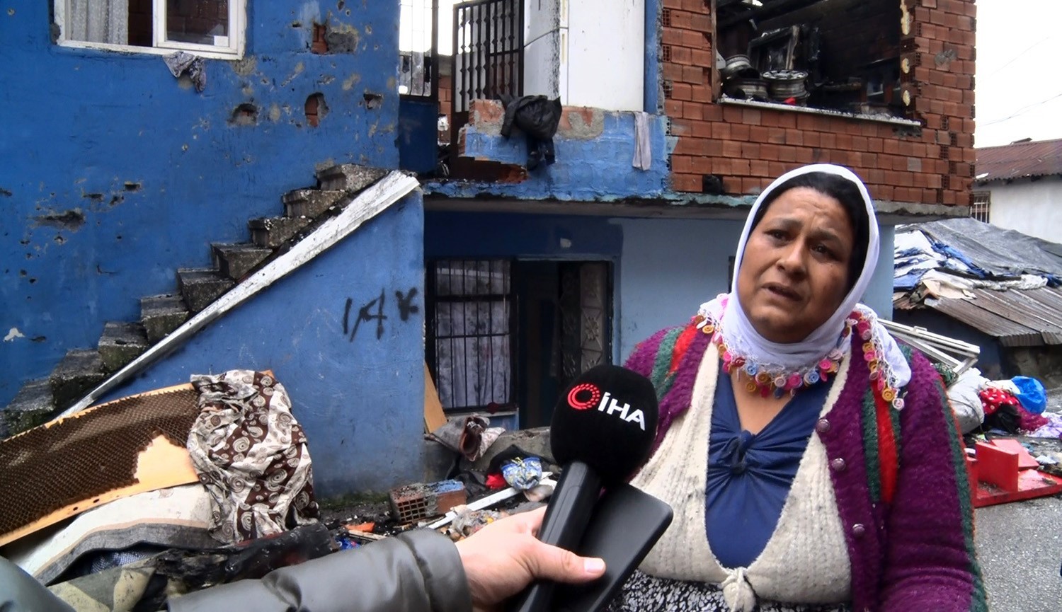 Evi kül oldu, yanan odasında gözyaşlarına boğuldu
