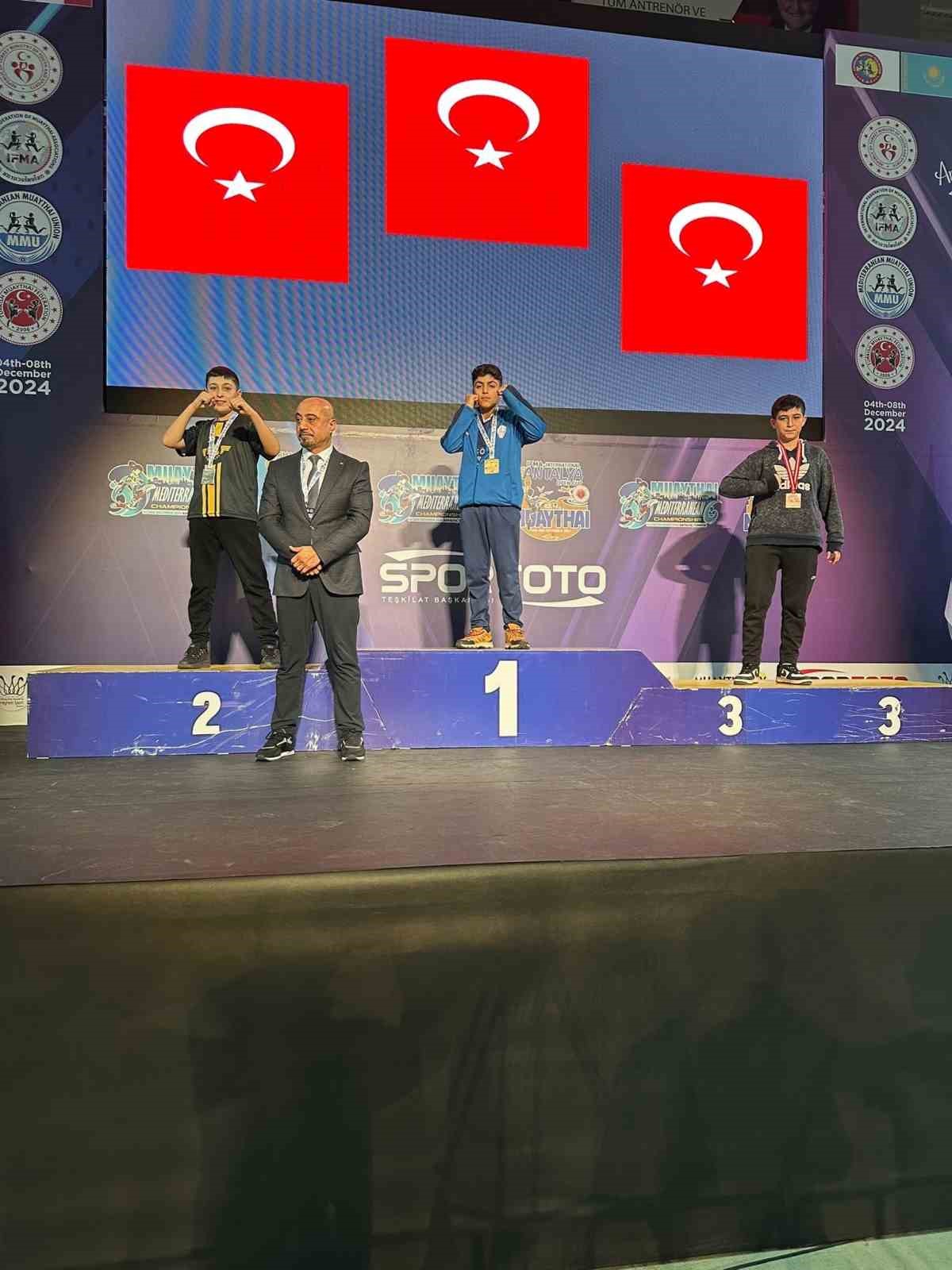 Muay Thai’de Türk Bayrağını dalgalandırdılar
