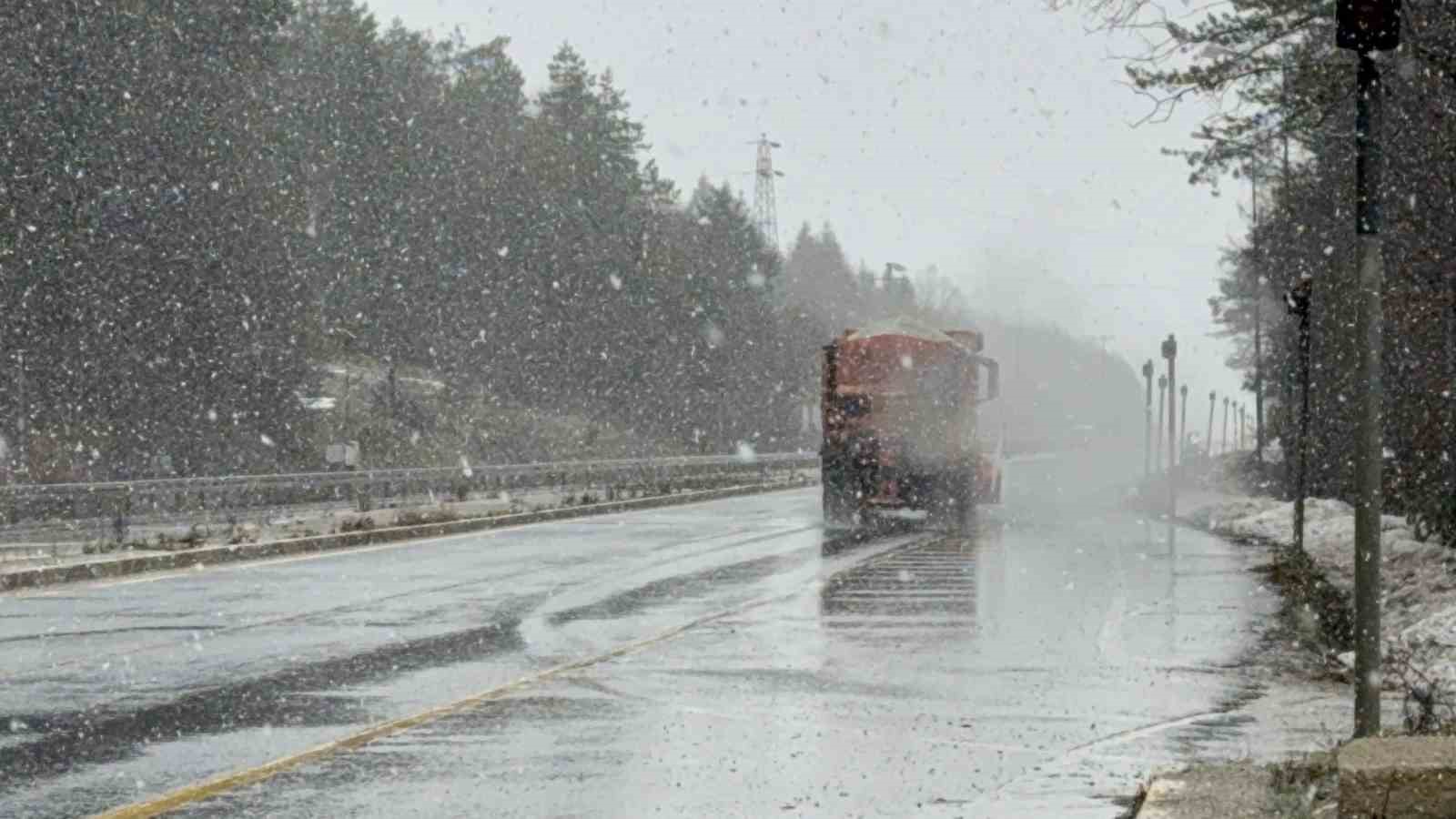 Bolu Dağı’nda yoğun kar yağışı
