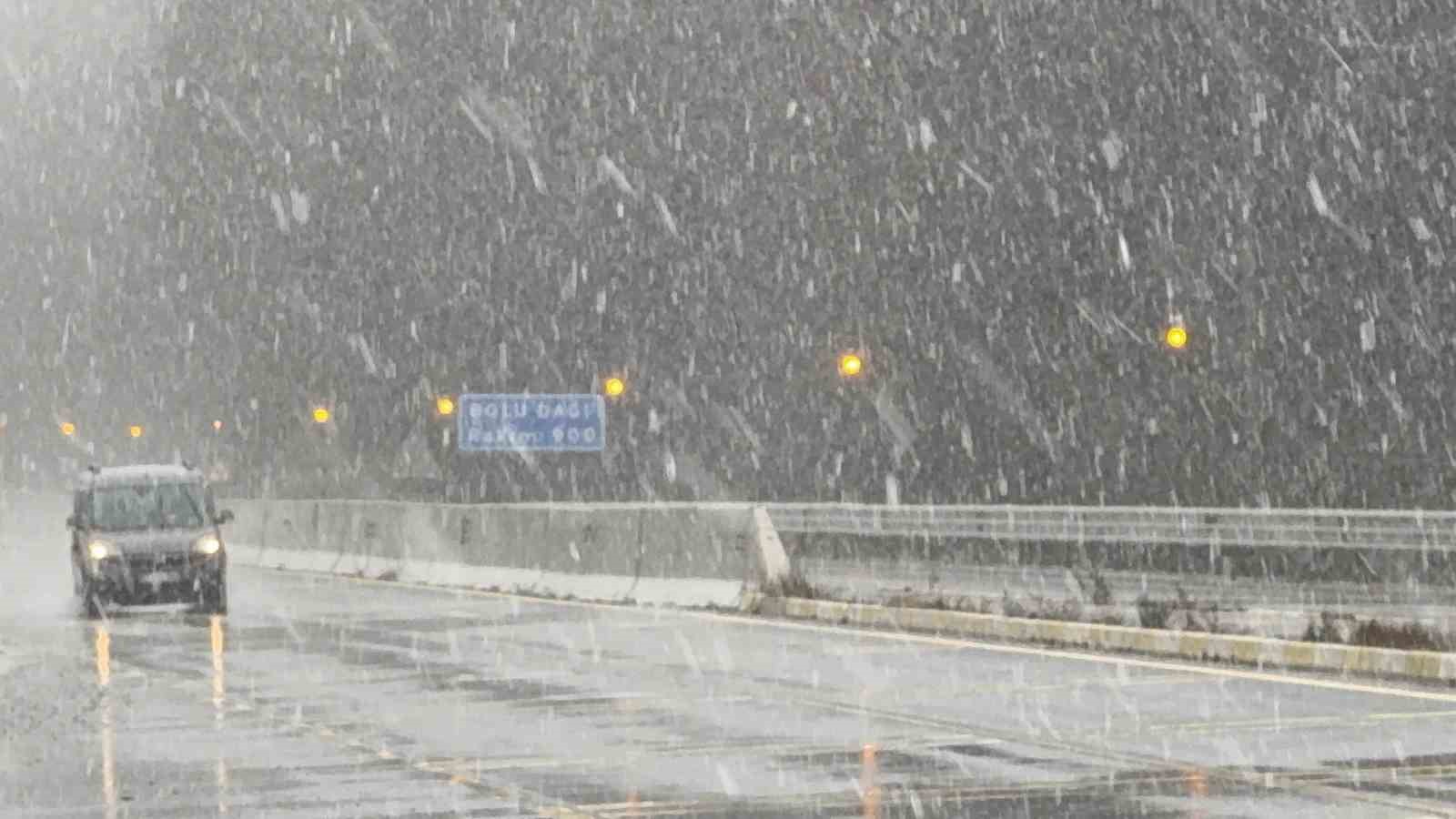 Bolu Dağı’nda yoğun kar yağışı
