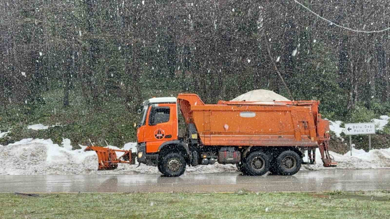 Bolu Dağı’nda yoğun kar yağışı
