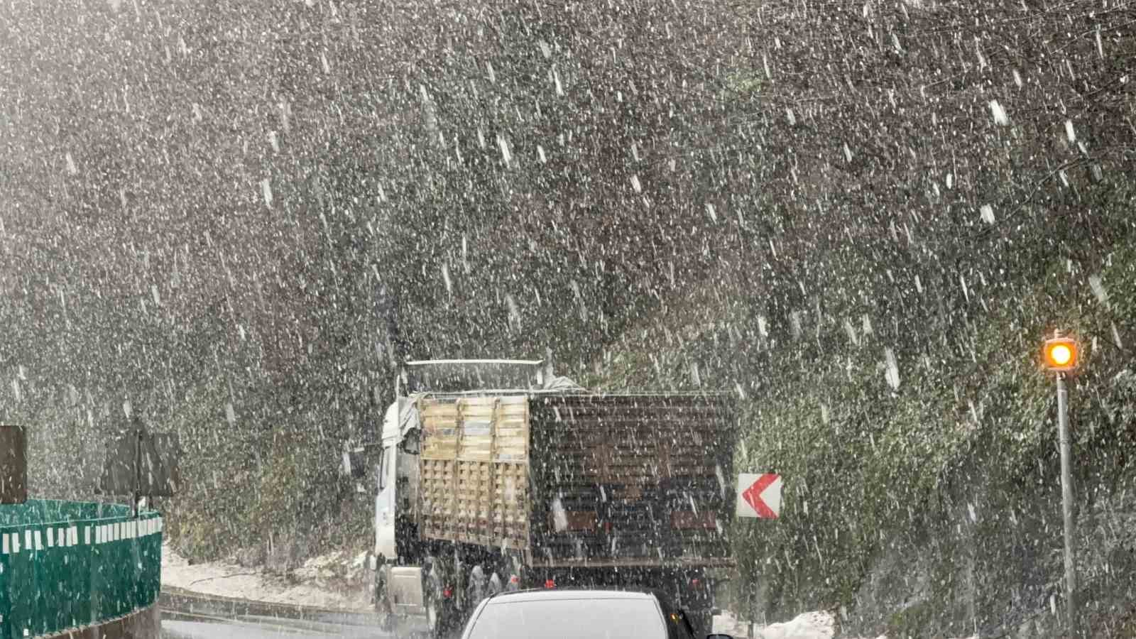 Bolu Dağı’nda yoğun kar yağışı
