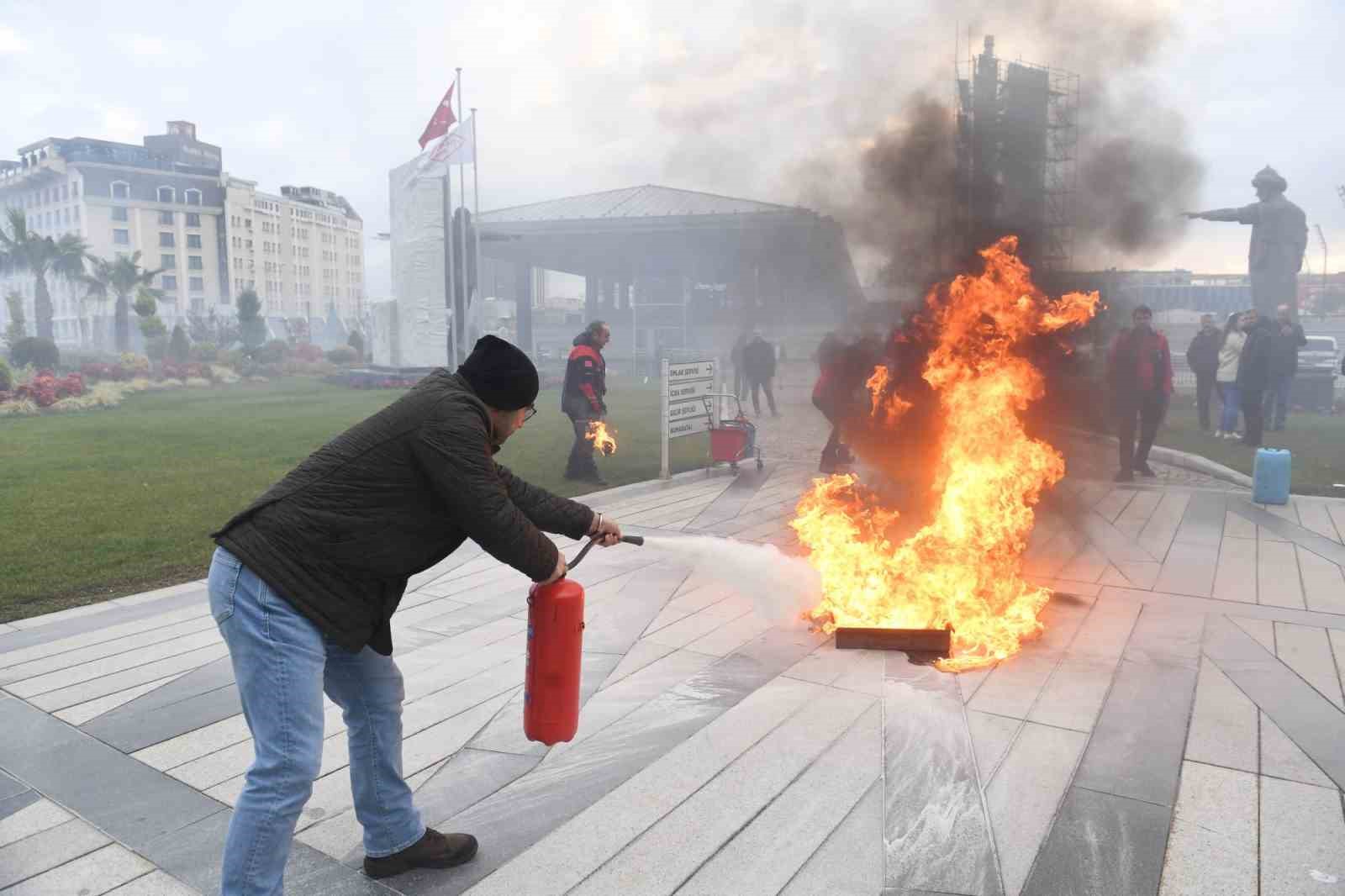 Osmangazi’de başarılı deprem ve yangın tatbikatı
