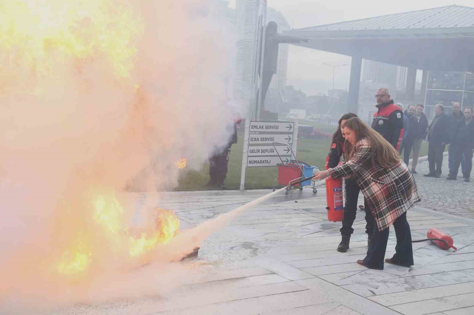 Osmangazi’de başarılı deprem ve yangın tatbikatı
