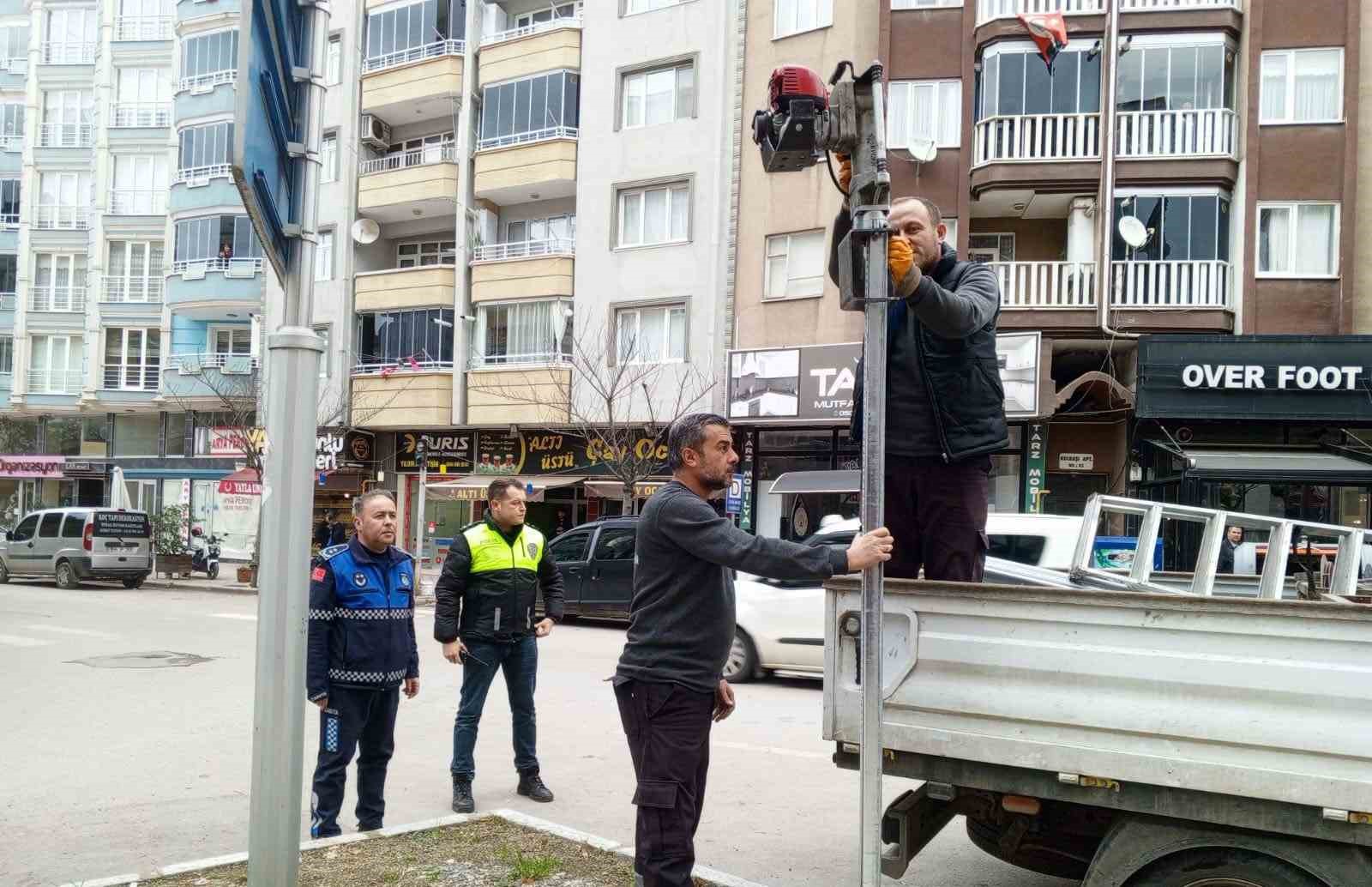 Bafra’da trafik bilgi ve işaret levhaları yenileniyor
