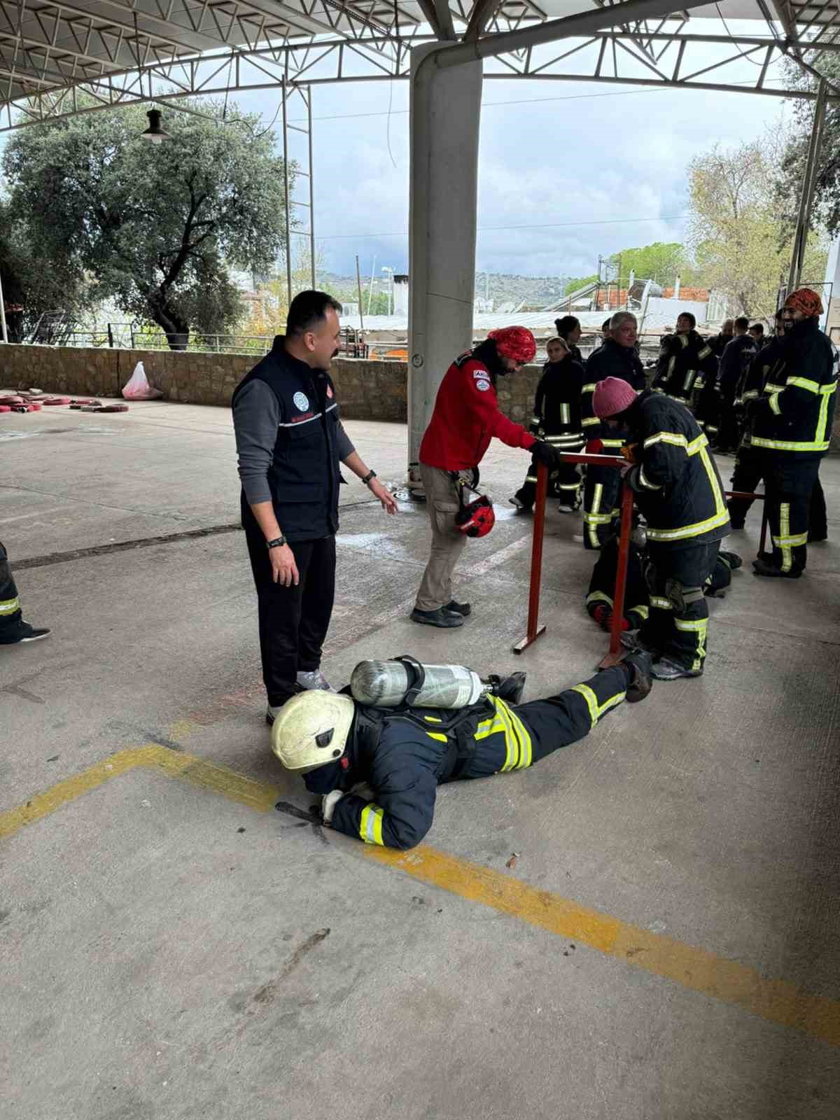 Gönüllü itfaiyeci eğitimleri devam ediyor
