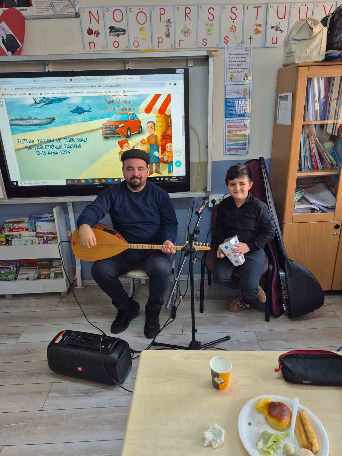 Eskişehir Vali Münir Raif Güney İlkokulu’nda ‘Tutum, Yatırım ve Yerli Malı Haftası’ kutlaması
