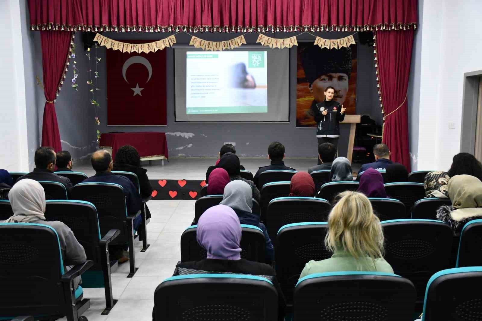 Türkeli’de “En İyi Narkotik Polisi Anne” semineri
