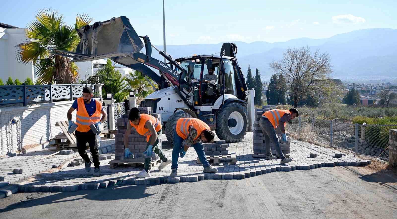 Kuşadası Belediyesi’nden Soğucak’ta yol yapım çalışması
