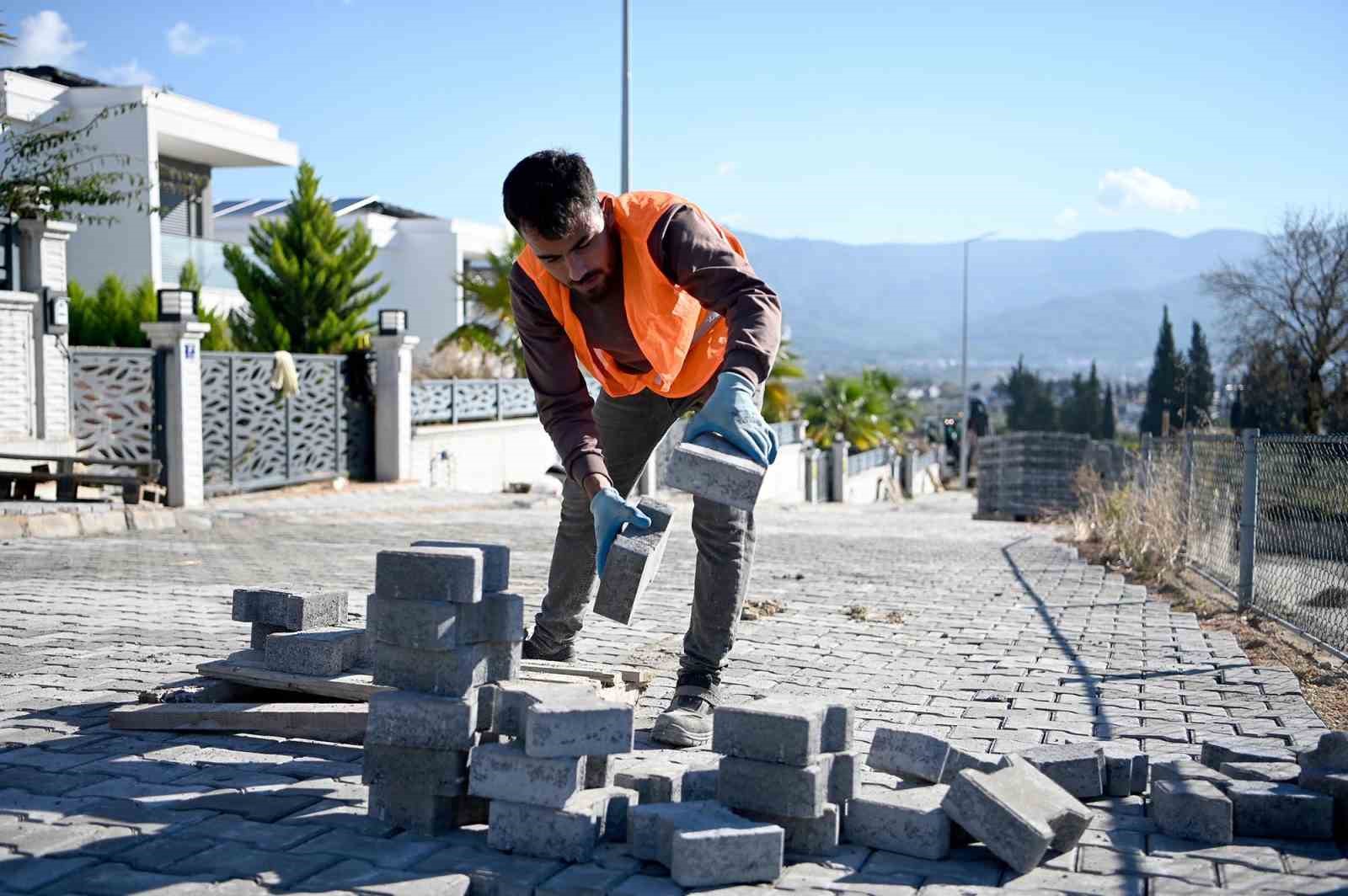 Kuşadası Belediyesi’nden Soğucak’ta yol yapım çalışması
