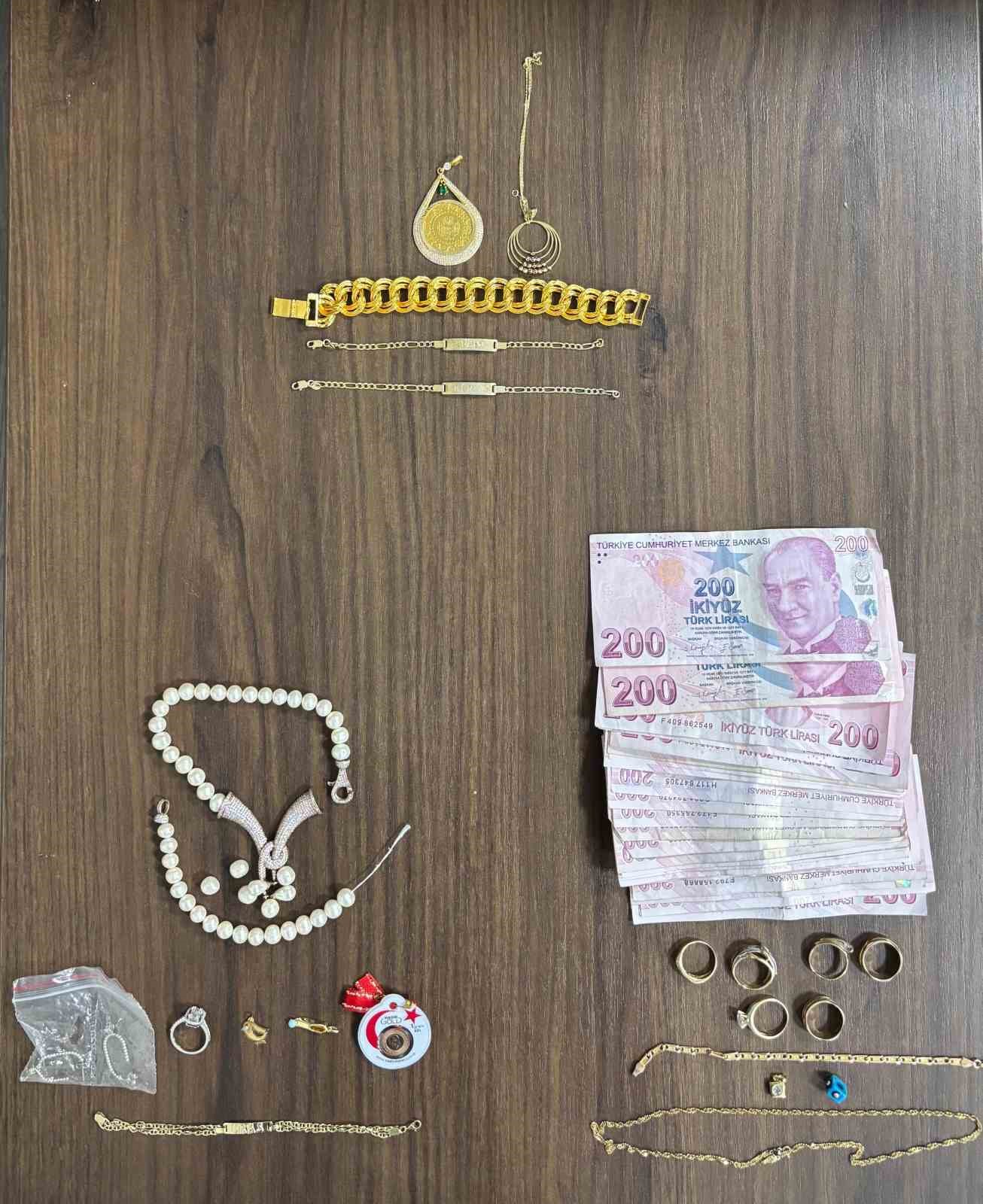 Bursa’da 4 evi soyan kadınlara ev hapsi
