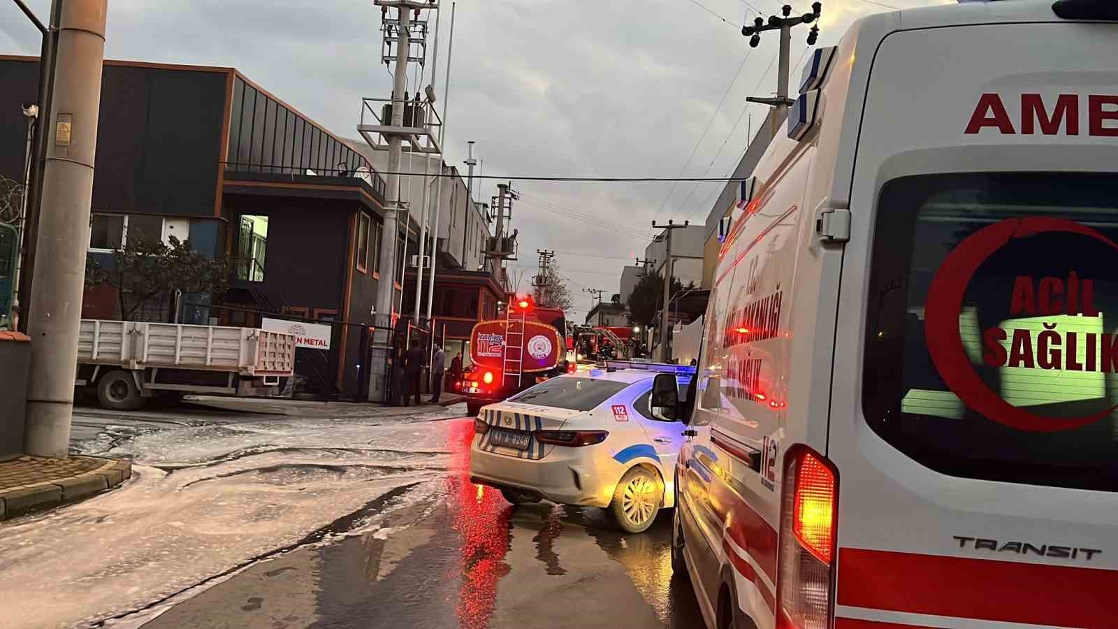 Gebze’de plastik malzeme imalathanede yangın
