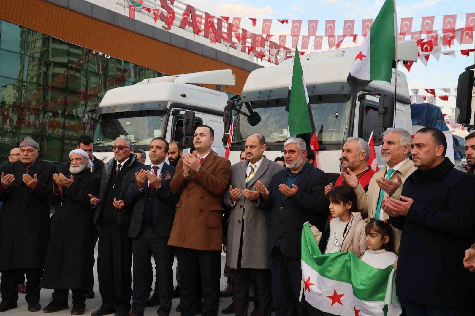 Şanlıurfa’dan Suriye’ye 5 tır yardım dualarla gönderildi
