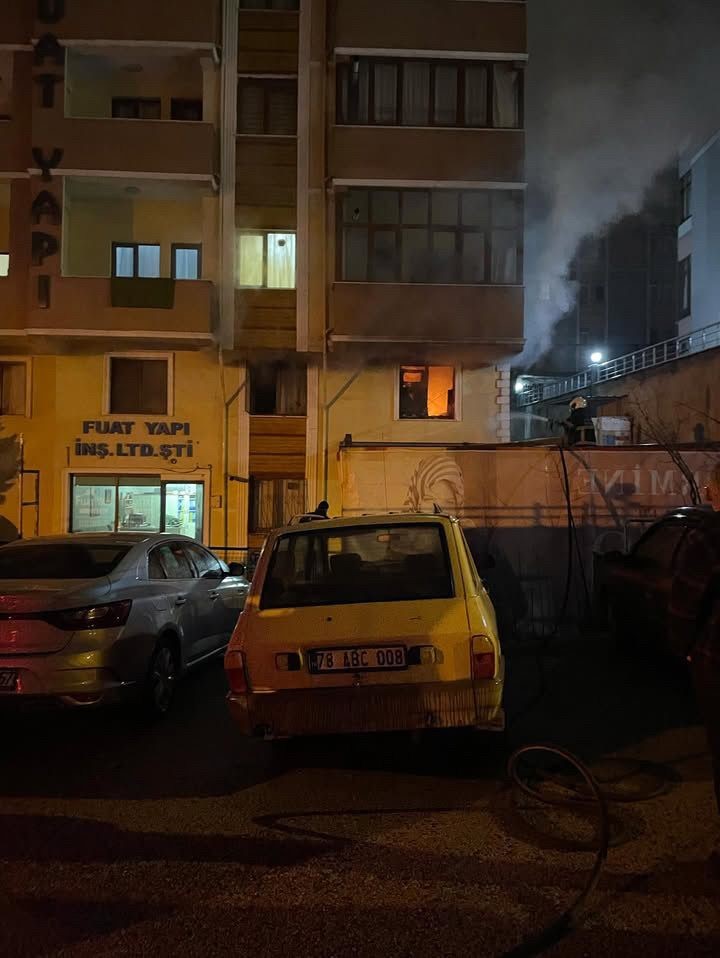 Karabük’te apartmanda korkutan yangın
