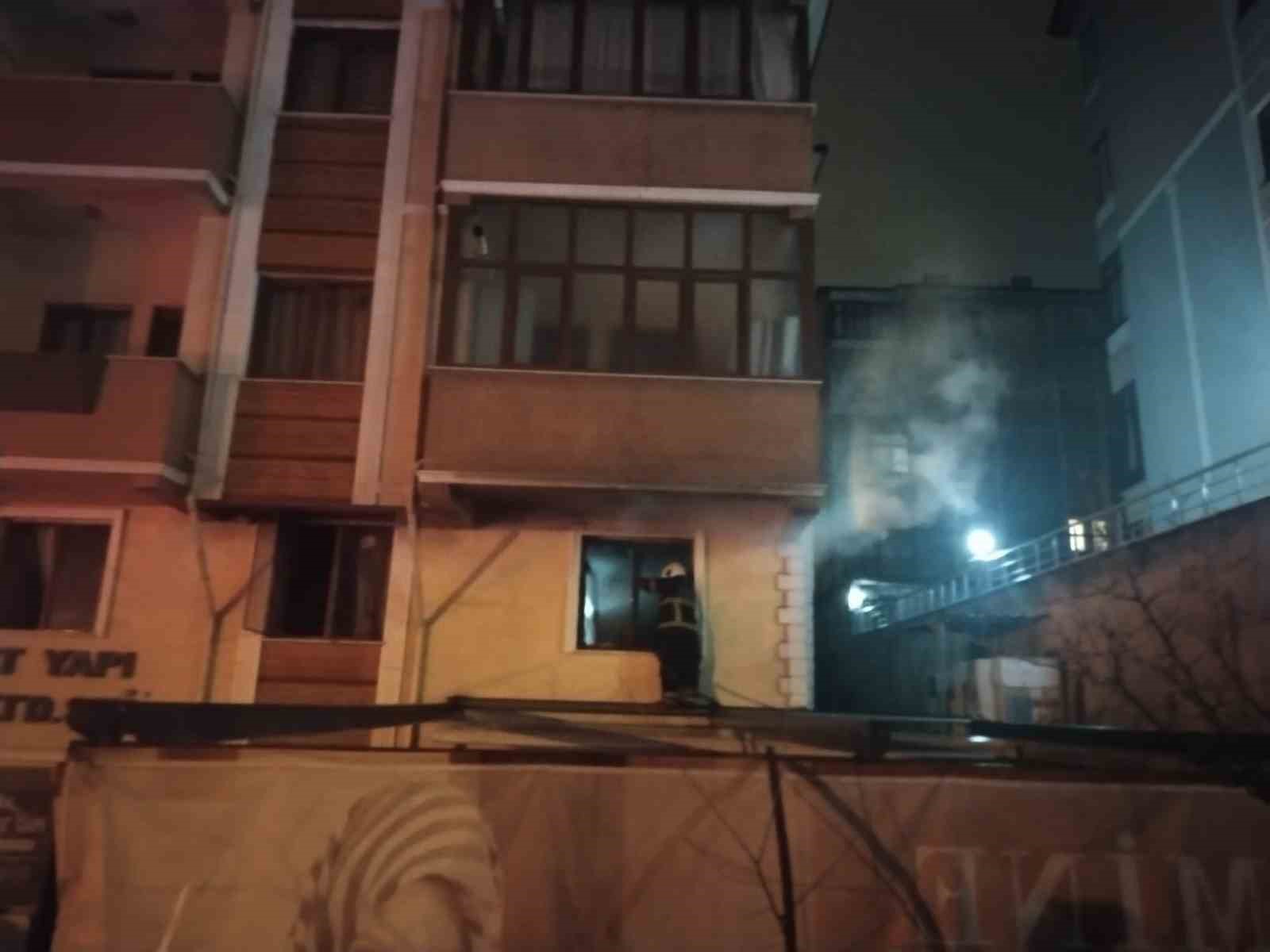 Karabük’te apartmanda korkutan yangın
