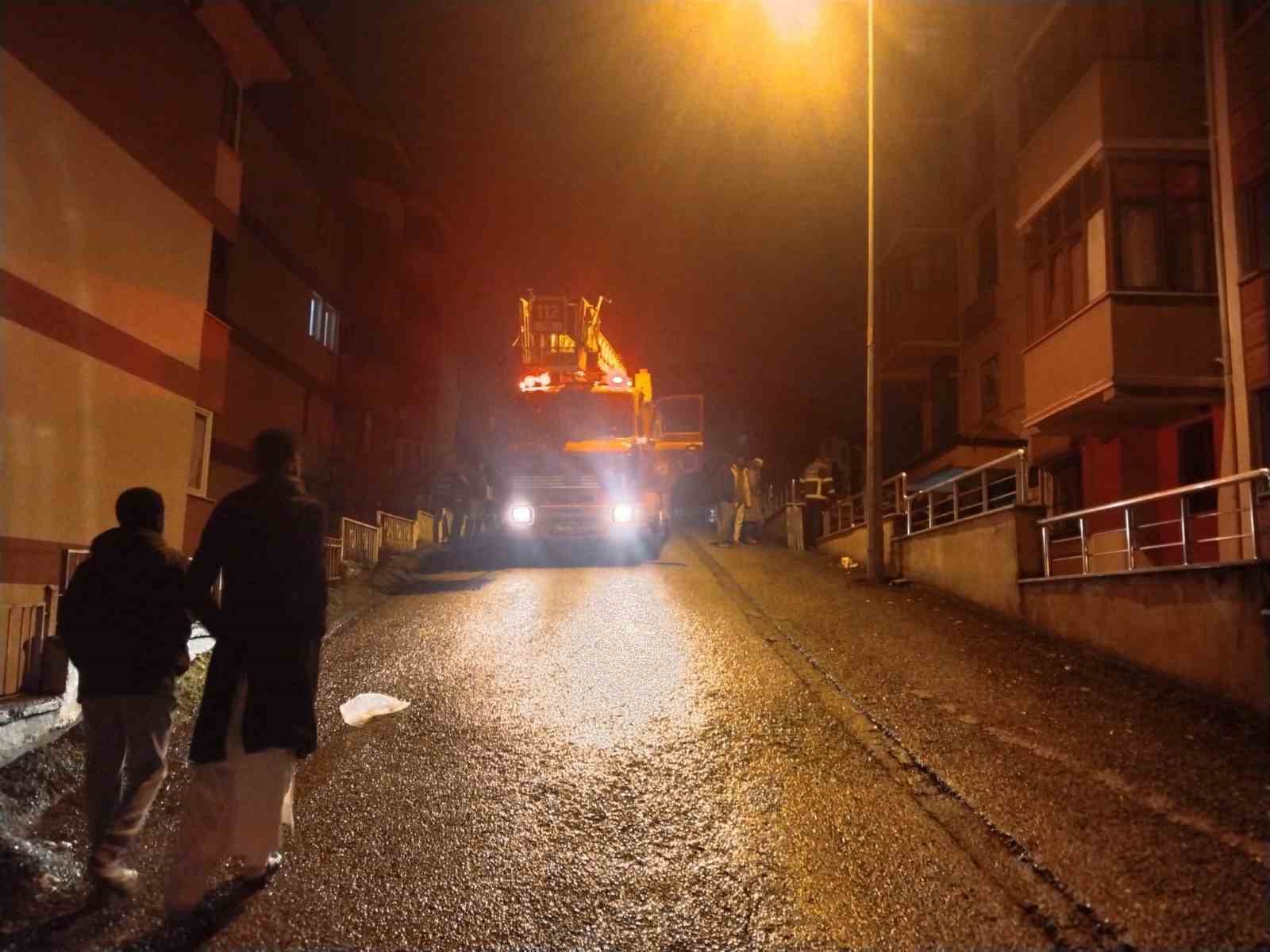 Karabük’te apartmanda korkutan yangın
