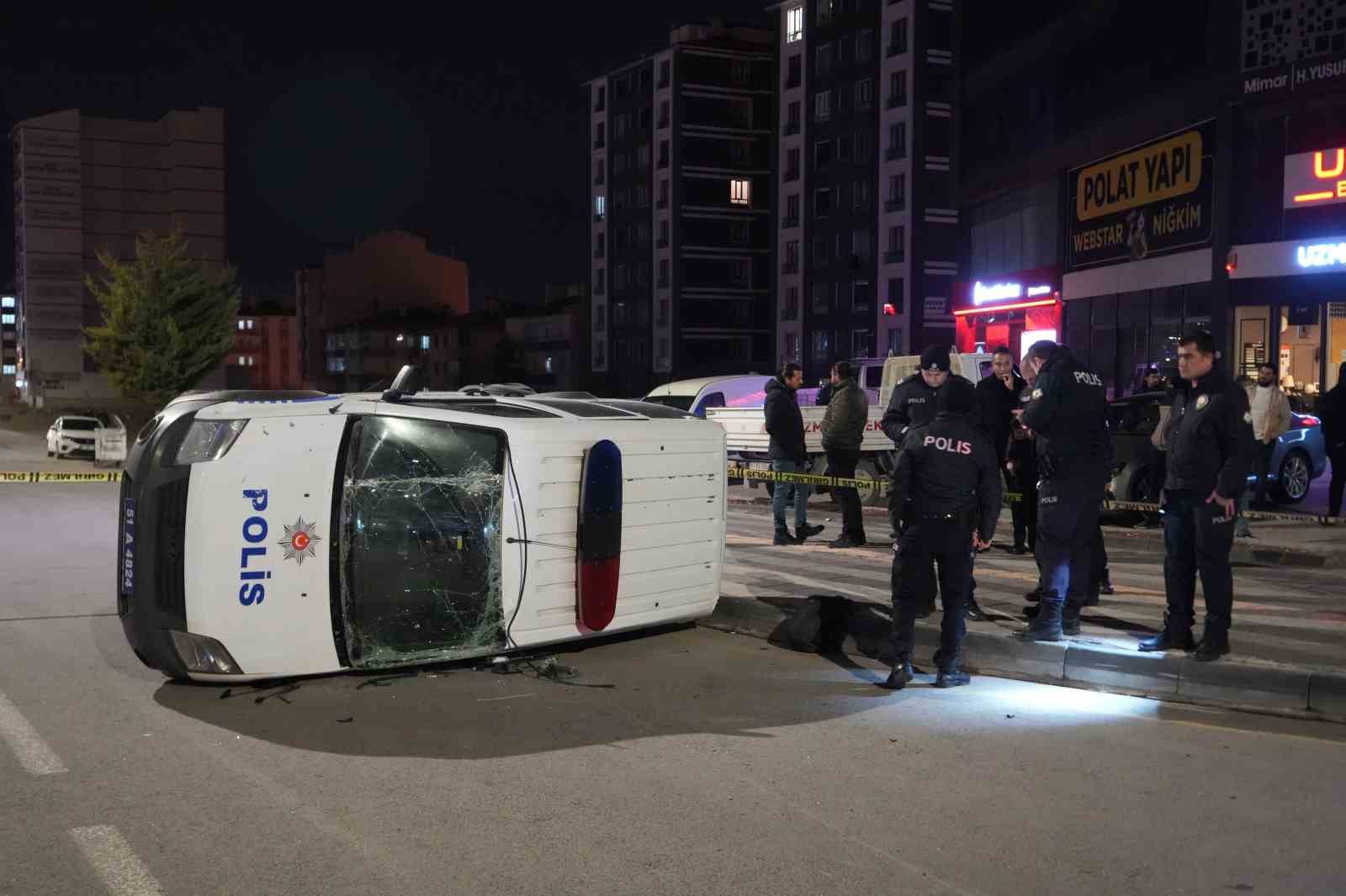 Niğde’de polis otosu ile otomobil çarpıştı: 6 yaralı
