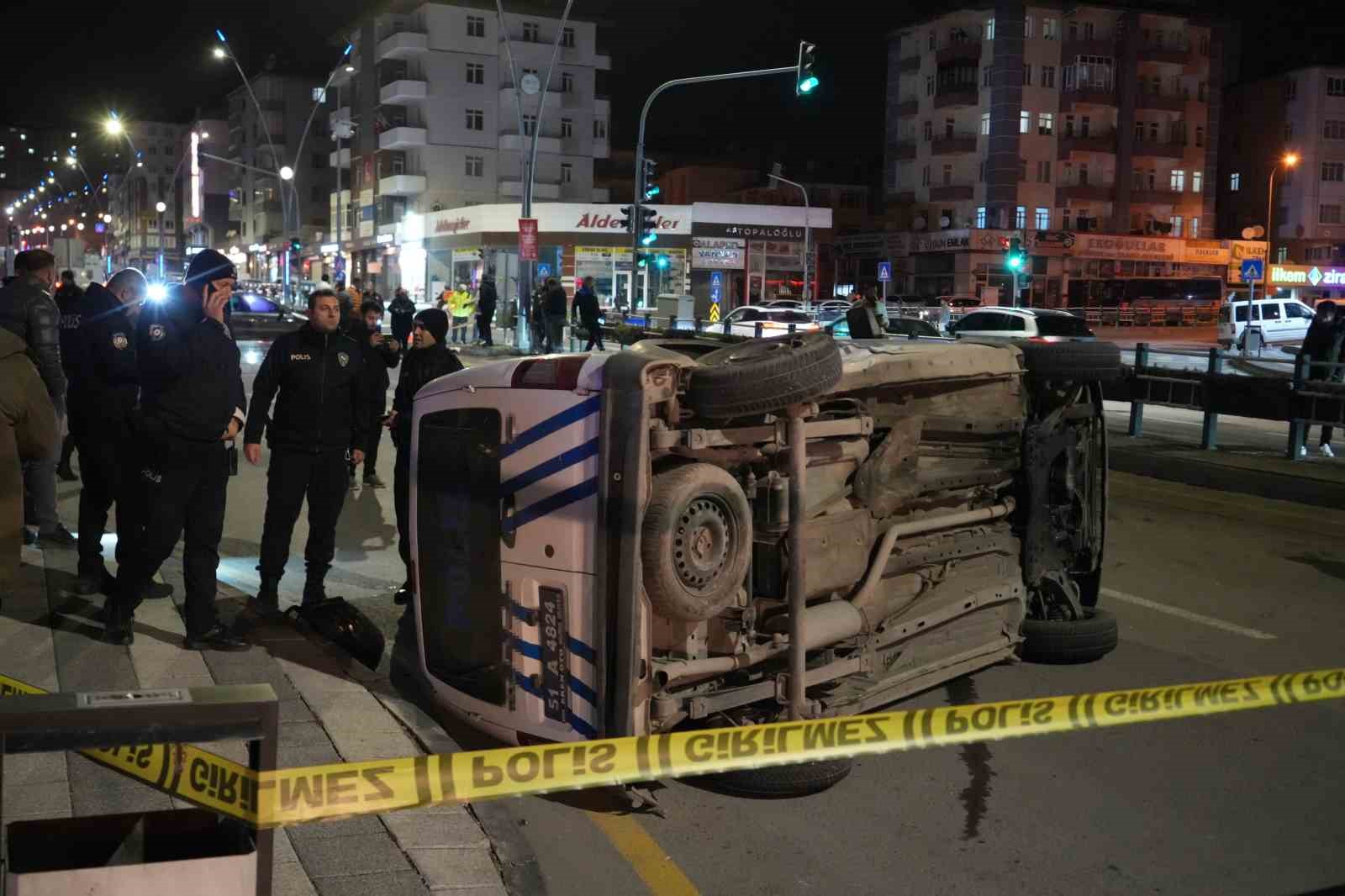 Niğde’de polis otosu ile otomobil çarpıştı: 6 yaralı
