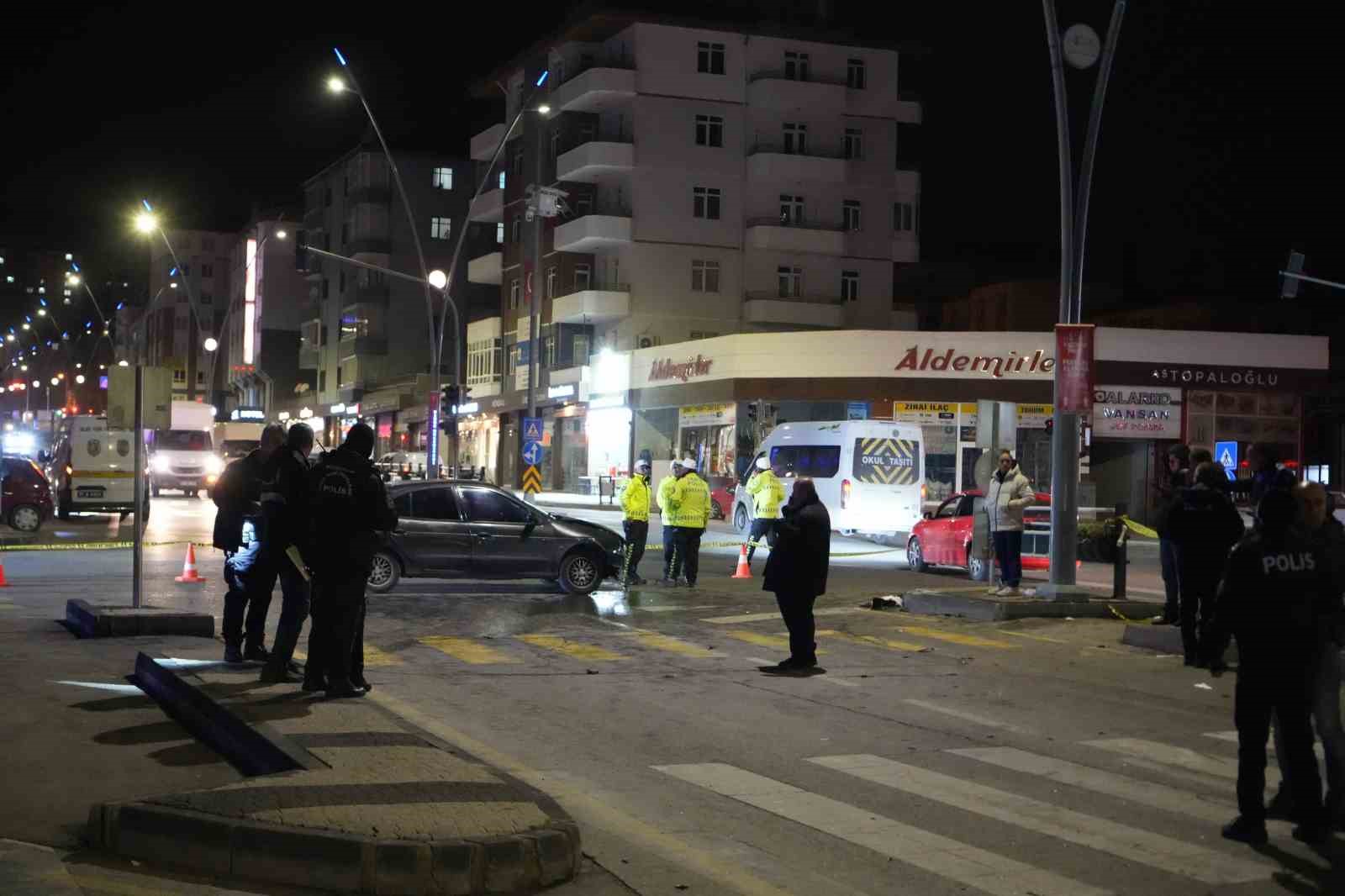 Niğde’de polis otosu ile otomobil çarpıştı: 6 yaralı
