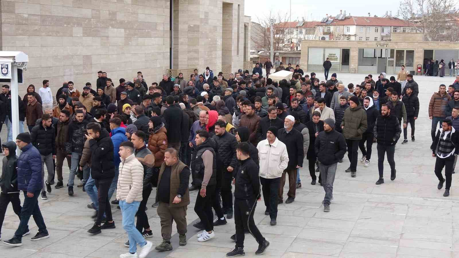 Cinayete kurban giden üniversiteli taksici Karaman’da toprağa verildi
