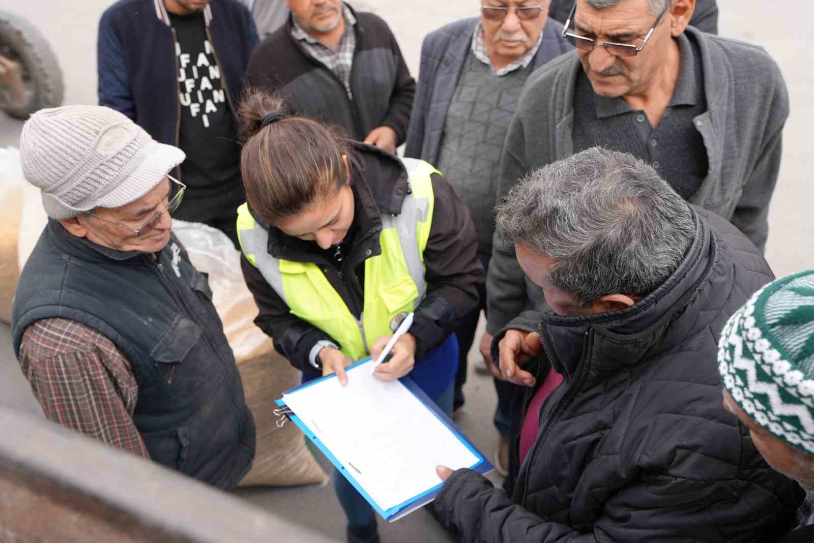 Denizli’de 404 üreticiye bin 126 torba yem dağıtıldı
