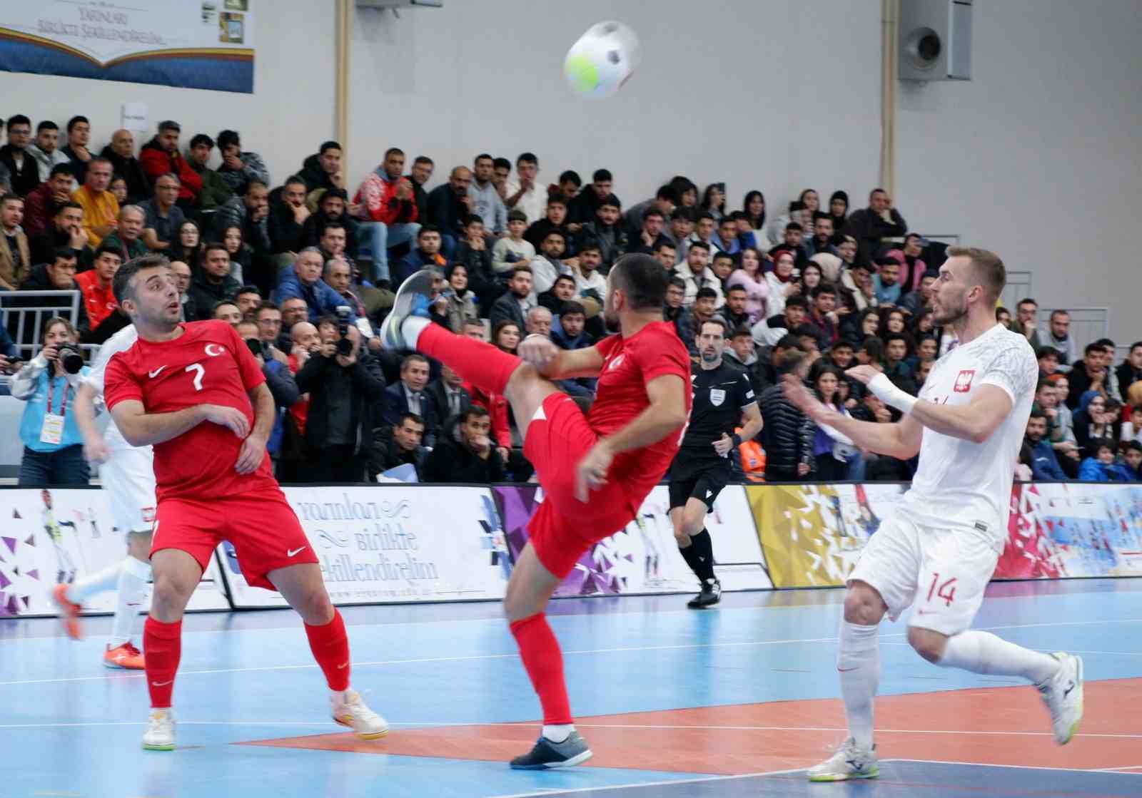 Futsal Milli Takımı grup elemelerine mağlubiyetle başladı
