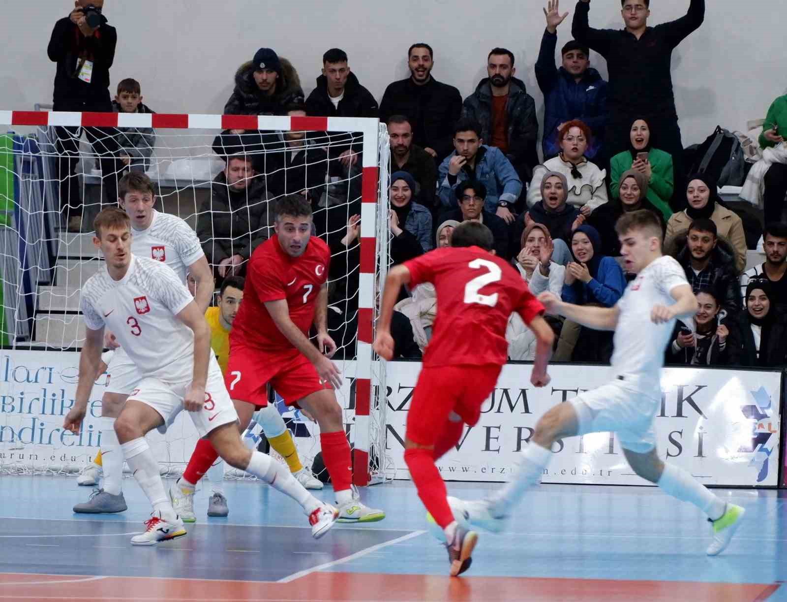 Futsal Milli Takımı grup elemelerine mağlubiyetle başladı
