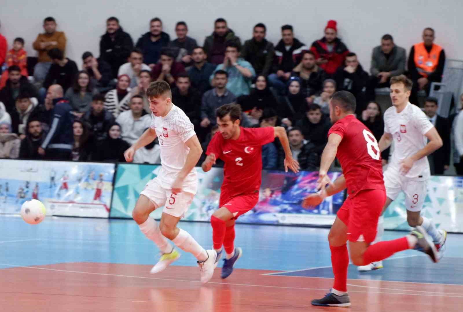 Futsal Milli Takımı grup elemelerine mağlubiyetle başladı
