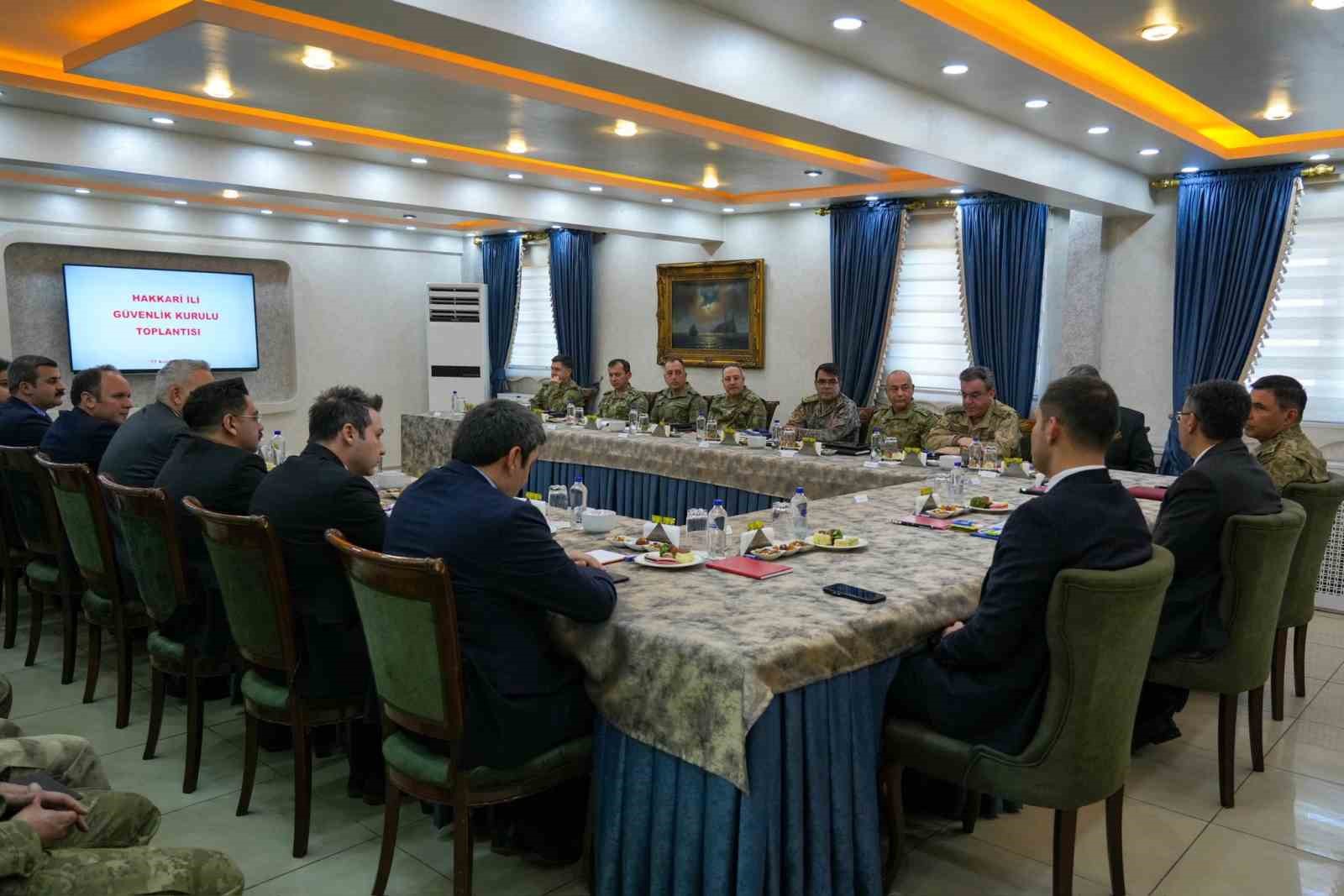 Vali Çelik başkanlığında sınır güvenliği toplantısı gerçekleştirildi
