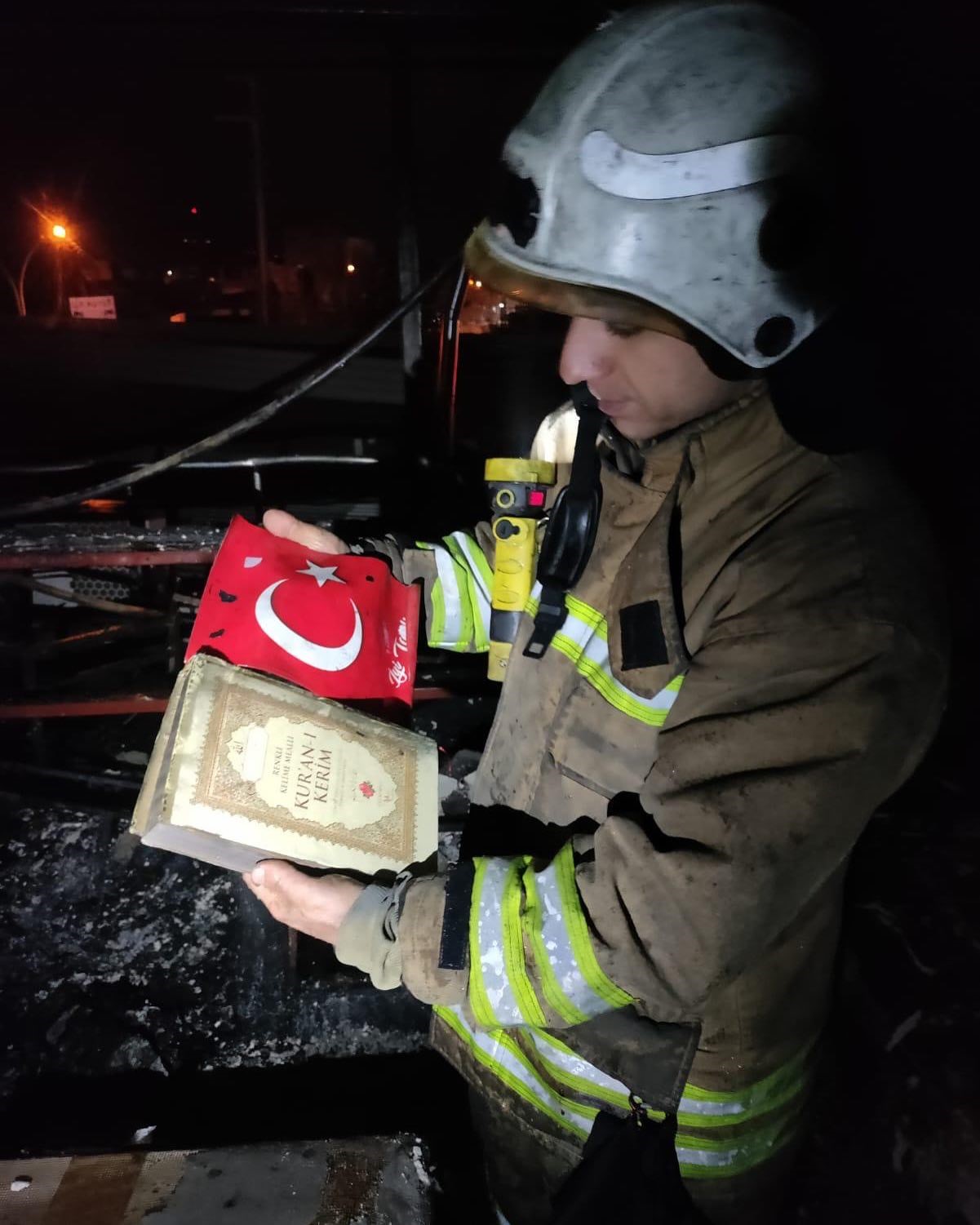 Ülkesine dönme hazırlığı yapan Suriyeli ailenin evi yangında küle döndü
