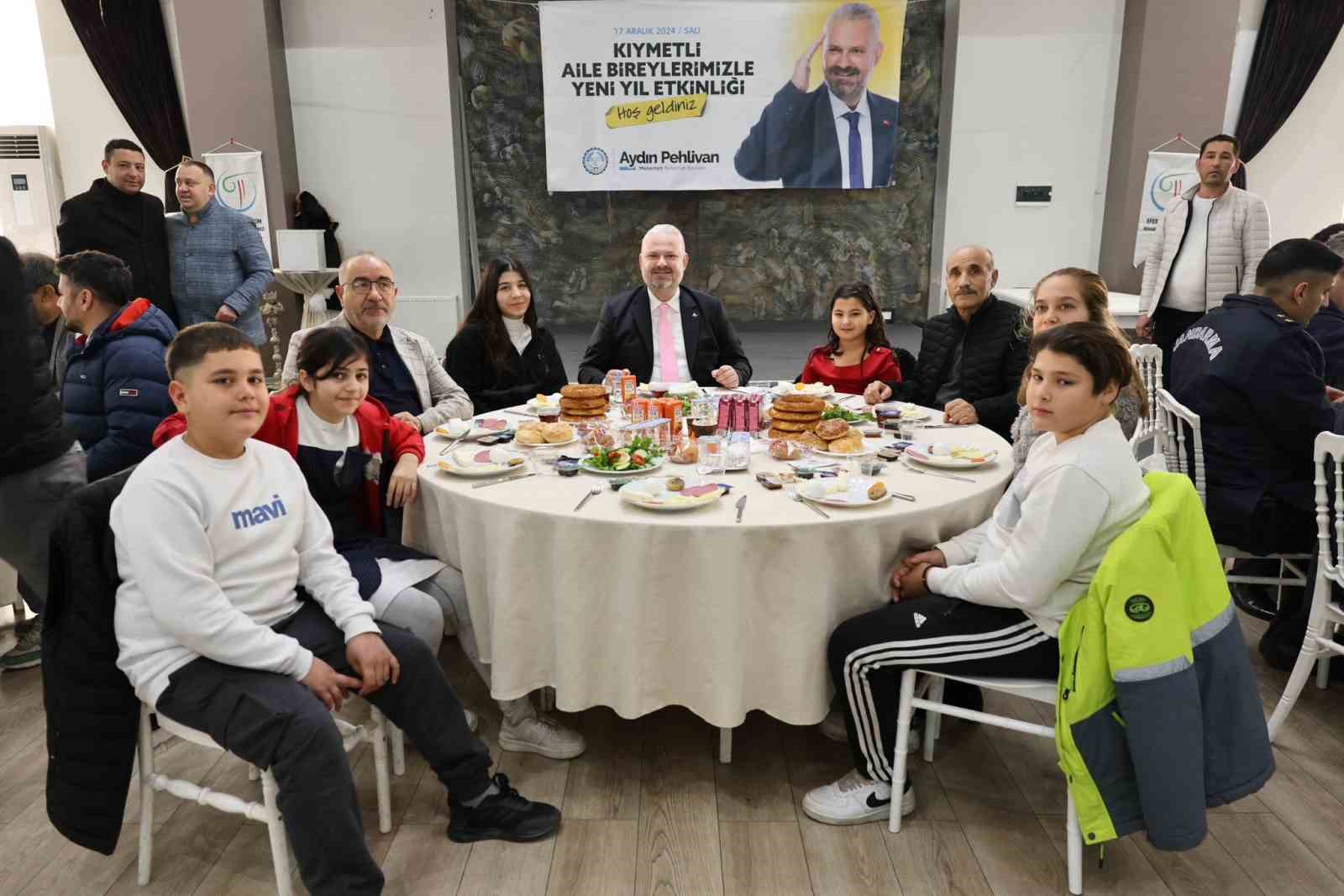 Menemen’de özel çocuklarla çok özel kutlama
