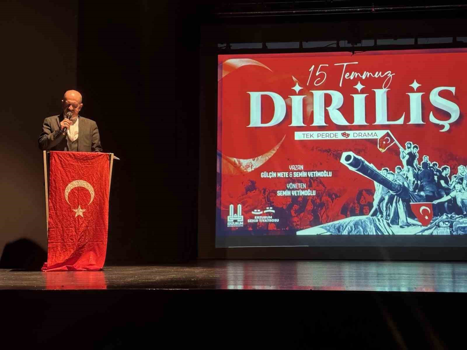 Erzurum şehir tiyatrosu  “15 Temmuz Diriliş” oyununu sahneledi
