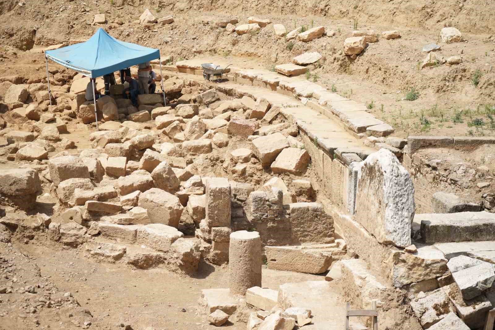 Alaşehir’deki antik tiyatro kazı çalışmaları için protokol imzalandı
