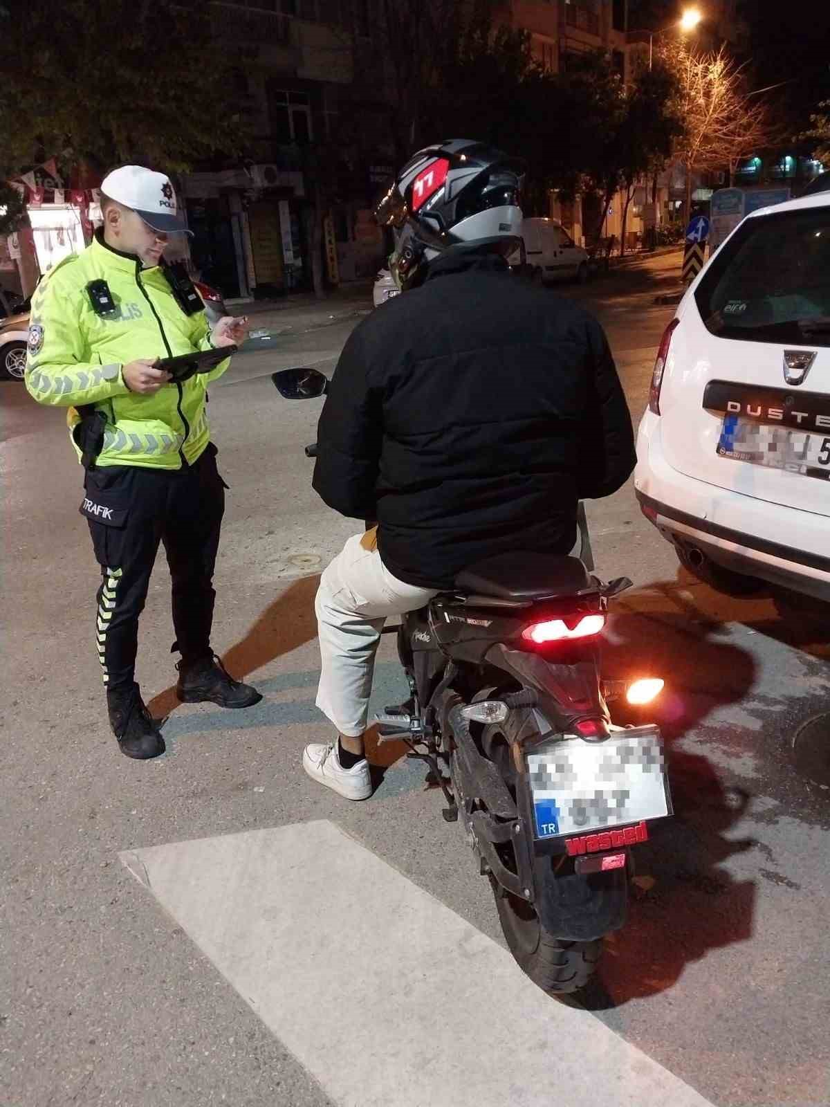 Trafik denetimleri hız kesmeden devam ediyor
