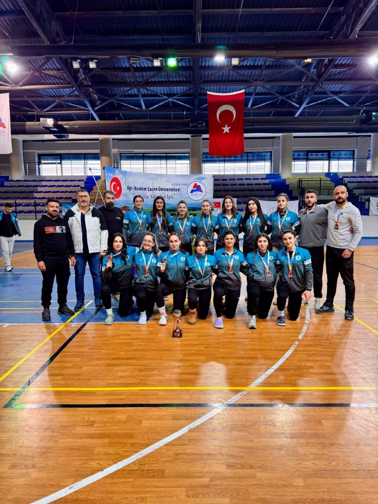 Munzur Üniversitesi kadın voleybol takımı, Ünilig’de 3’üncü oldu
