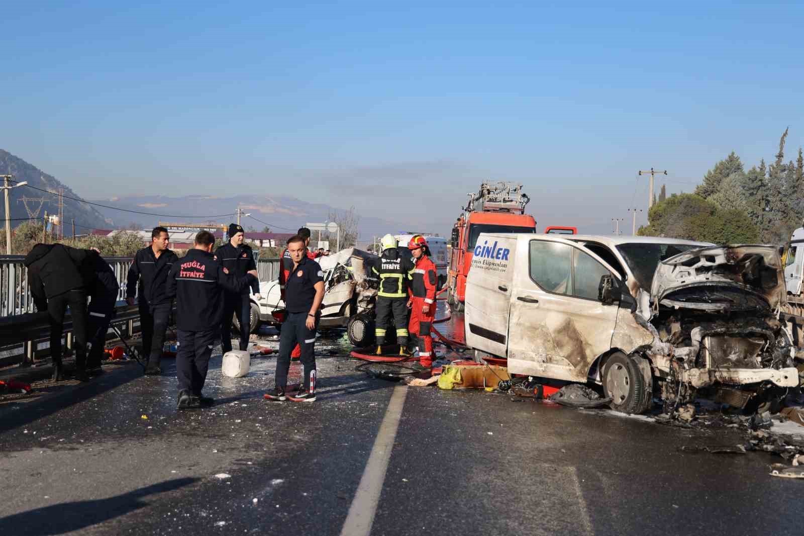 Muğla’da zincirleme kaza: 1’i ağır 7 yaralı
