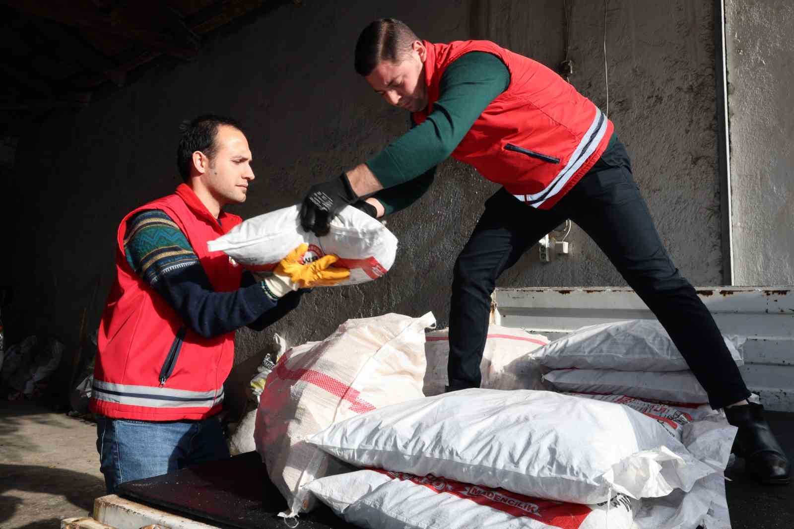 Menteşe Belediyesi’nden ihtiyaç sahiplerine yakacak yardımı
