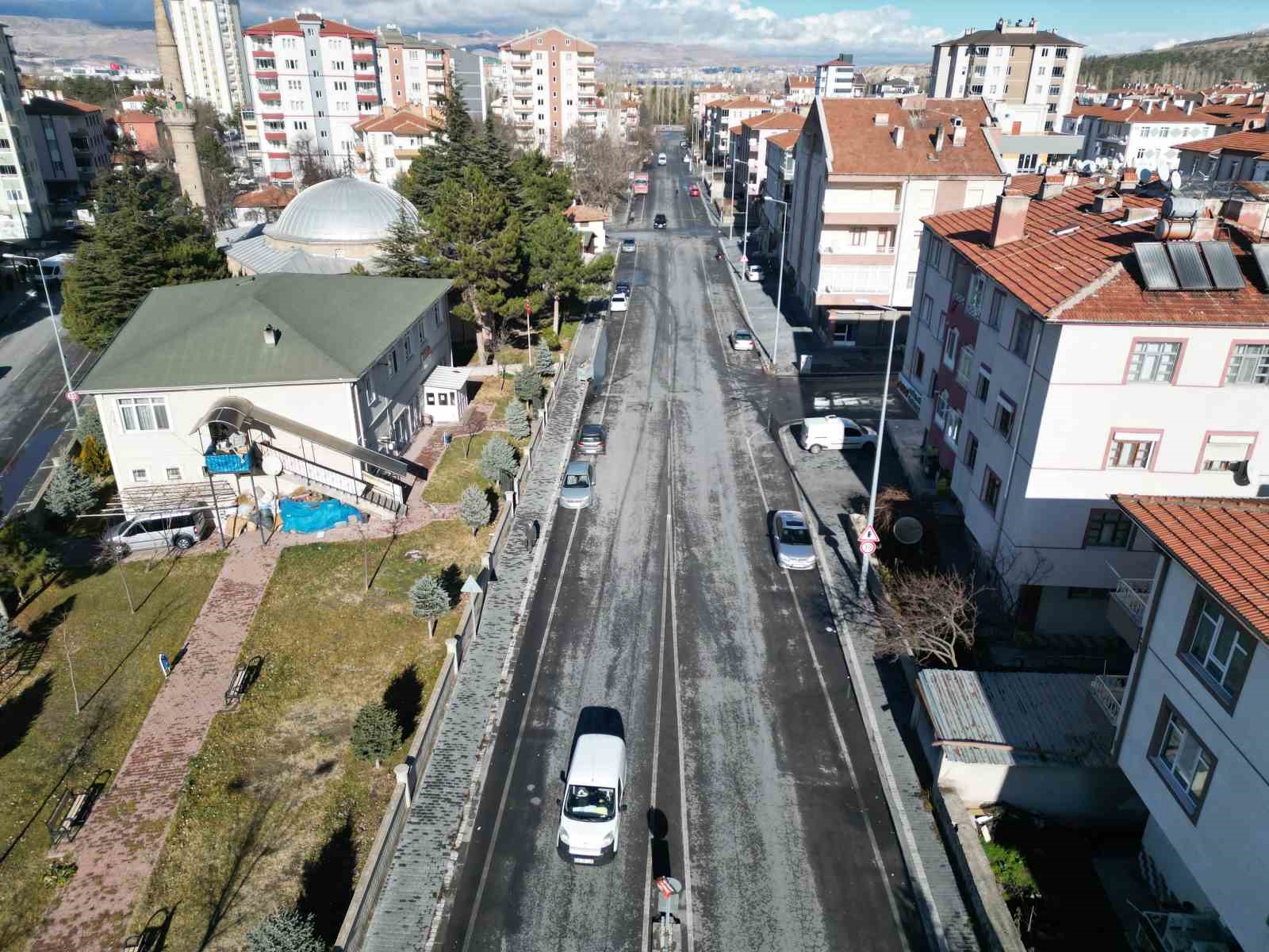 Melikgazi Belediyesi 5 yılda 661 kilometre rekor asfalt yol yaptı
