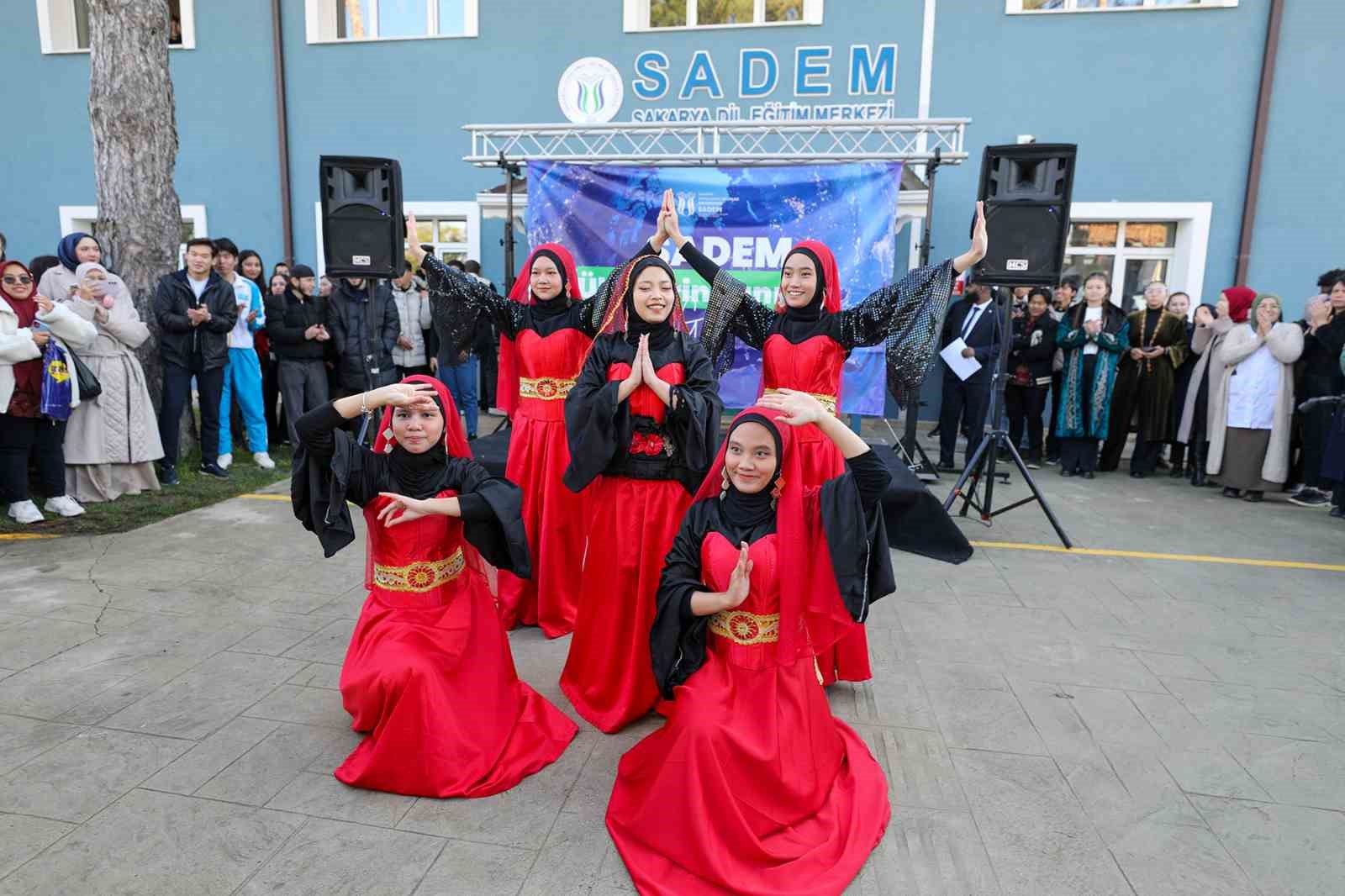 Uluslararası öğrenciler kültürlerini tanıttı
