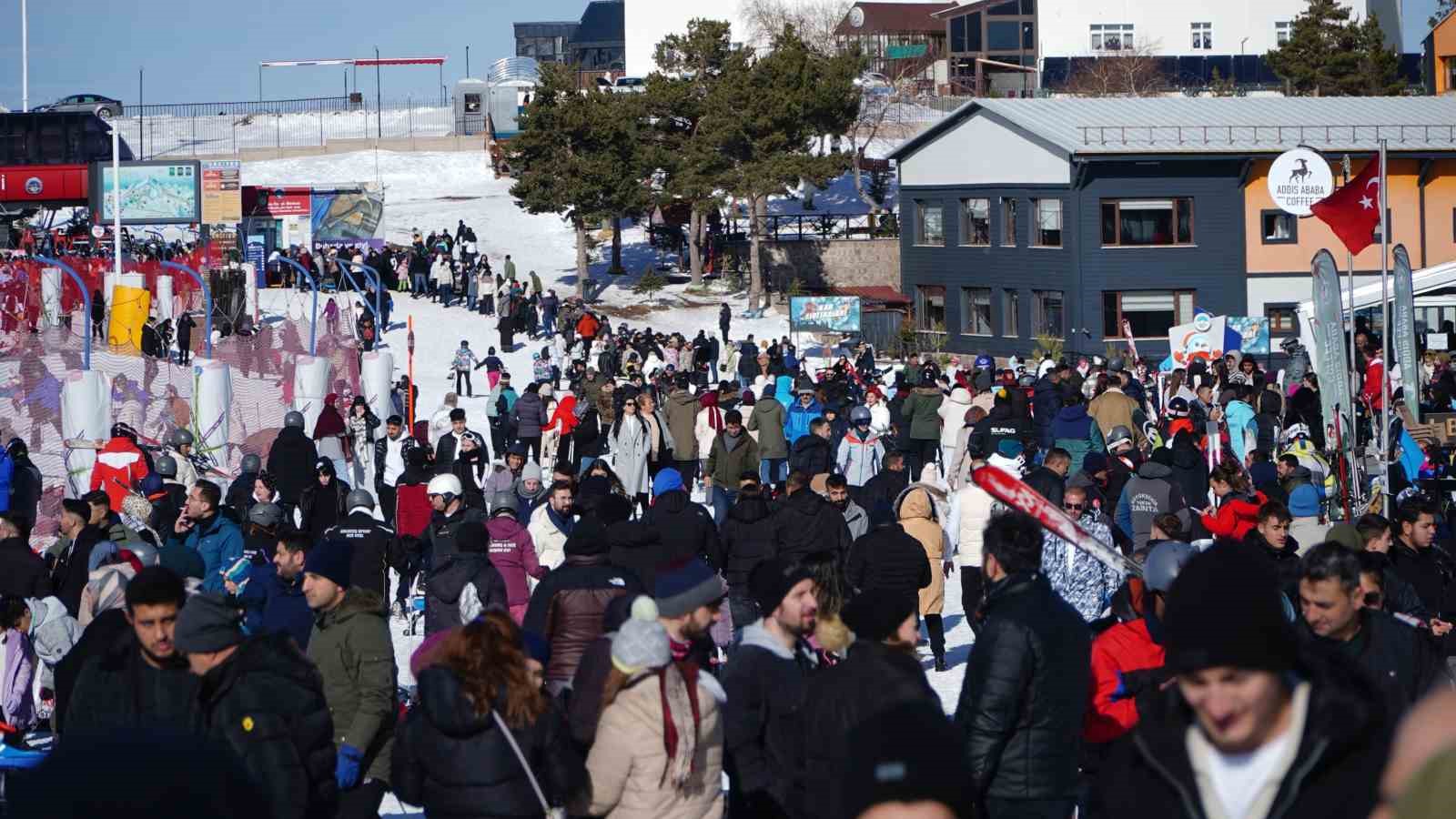 Erciyes’i 2 haftada 200 bin kişi ziyaret etti
