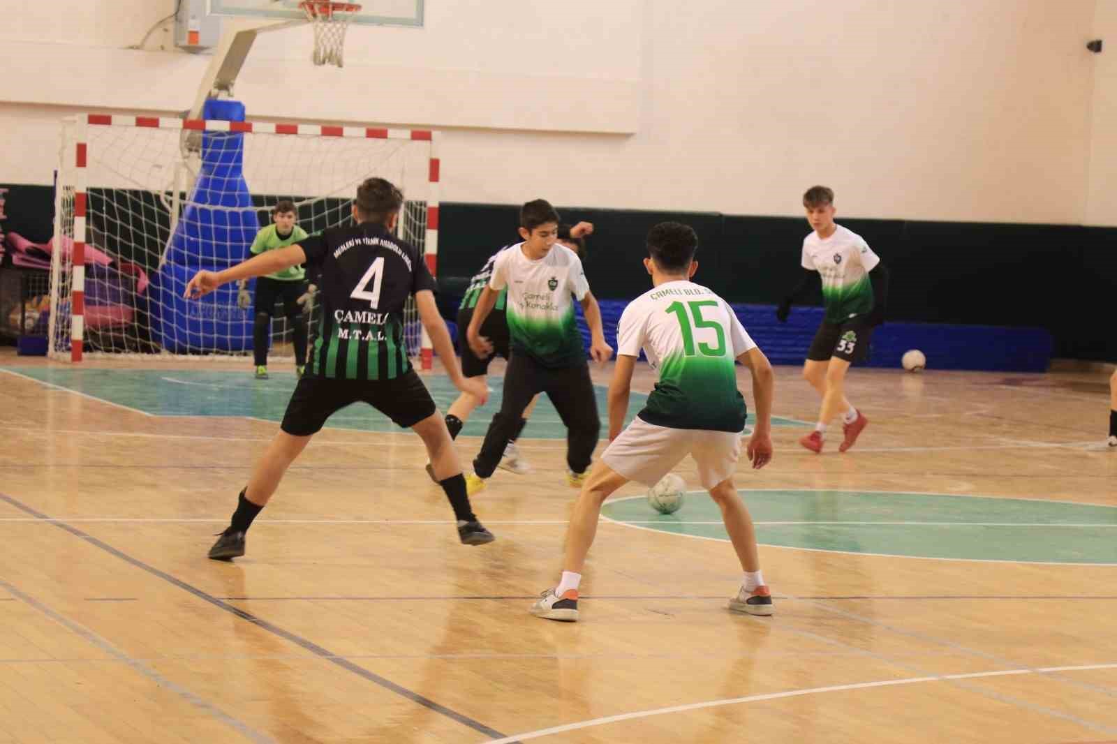 Çameli futsal turnuvasında şampiyonlar belirlendi
