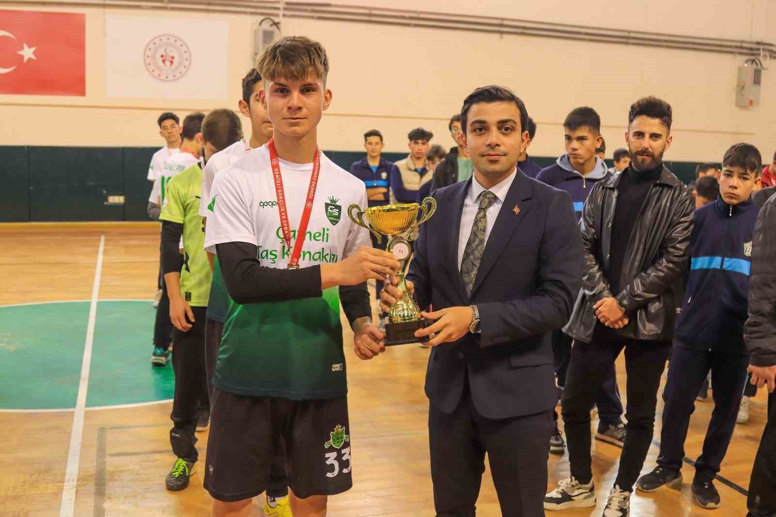 Çameli futsal turnuvasında şampiyonlar belirlendi
