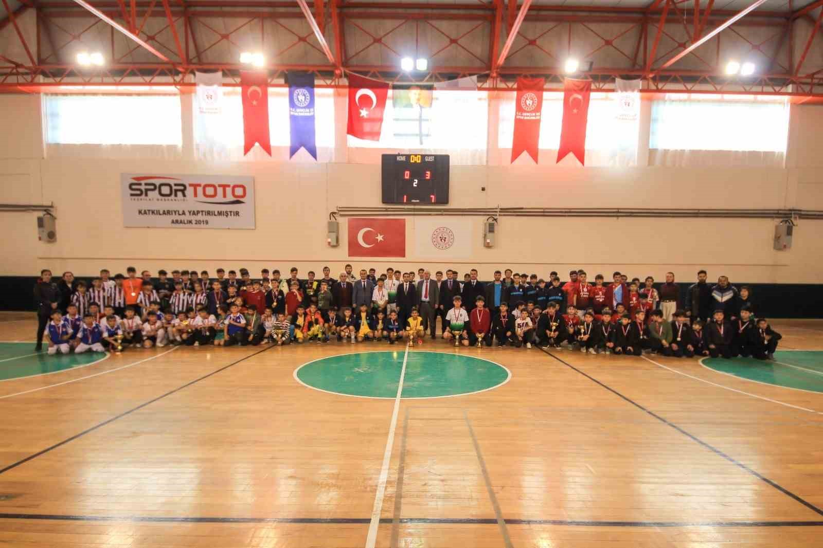 Çameli futsal turnuvasında şampiyonlar belirlendi
