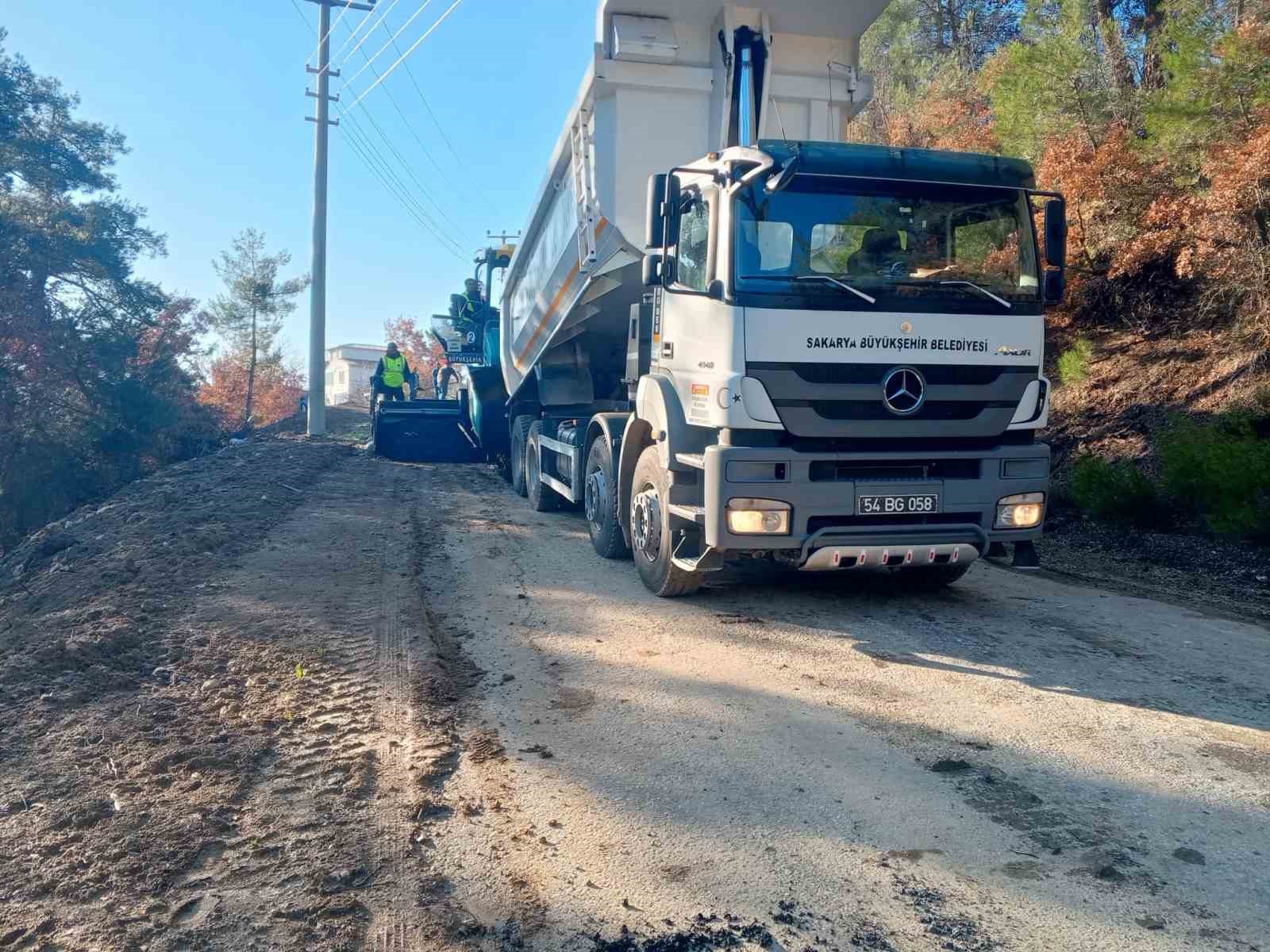 Sakarya’da şehrin en uzak noktasına asfalt atağı
